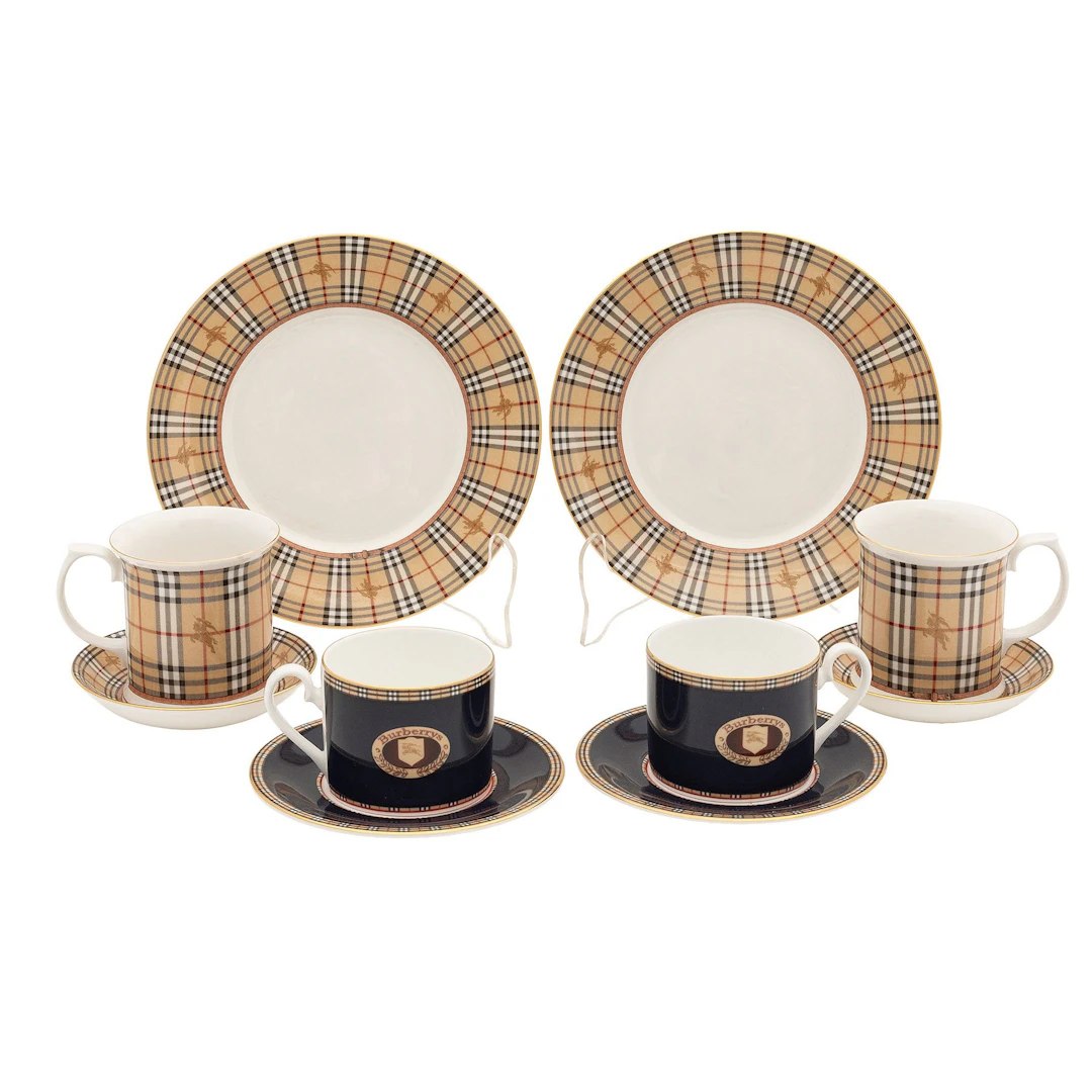SERVICIO PARA CAFÉ LONDRES, FIN.DEL SXX. Elaborado en porcelana esmaltada