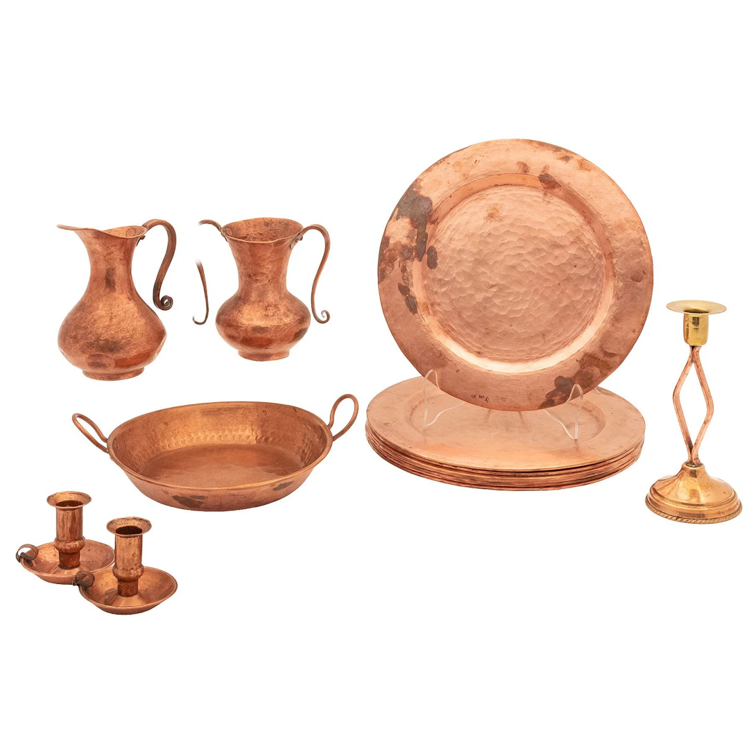 LOTE DE ACCESORIOS DE COBRE. MÉXICO, SXX. Modelos diferentes. 8 platos