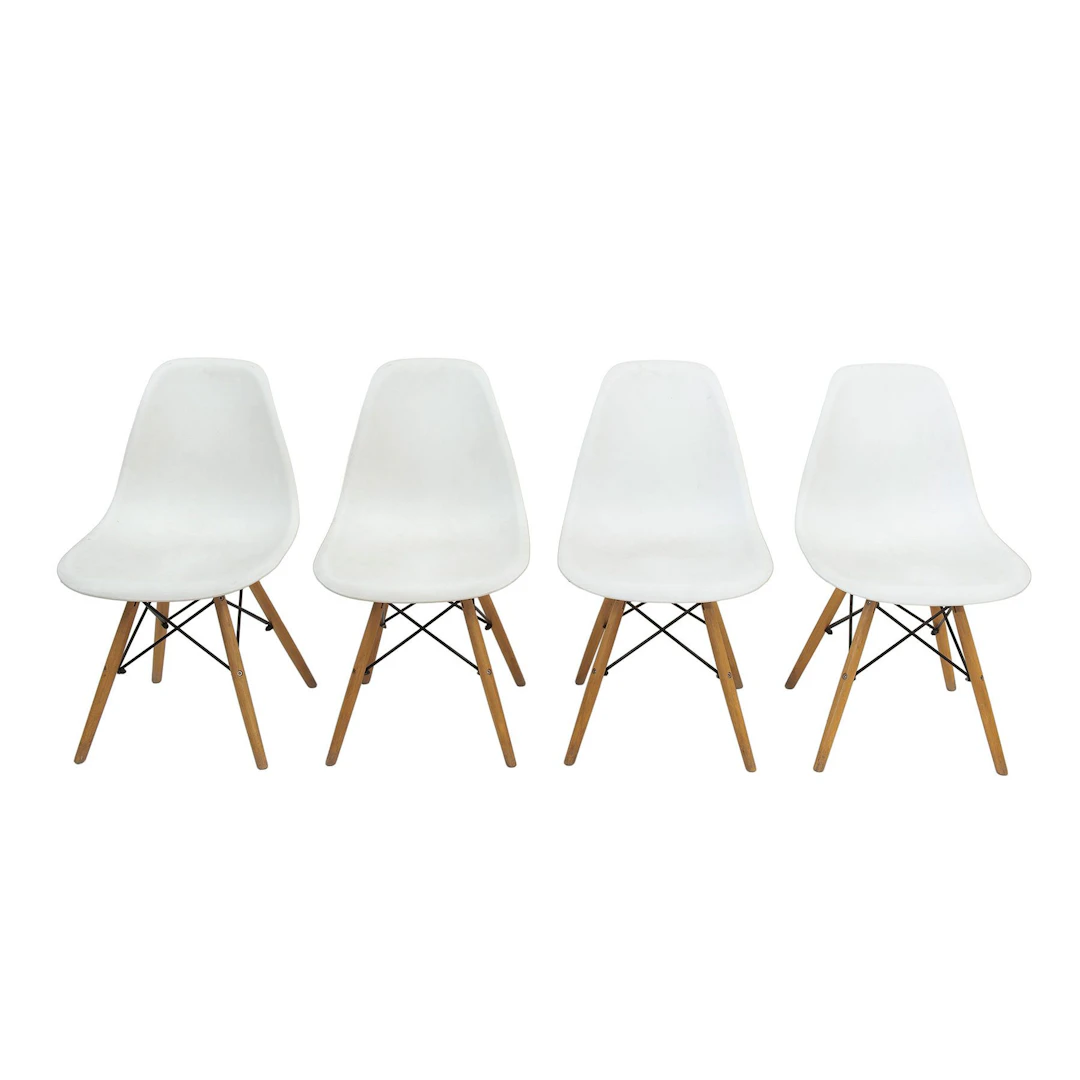 JUEGO DE 4 SILLAS, SXXI. Diseño tipo Tulip. En polipropileno, metal