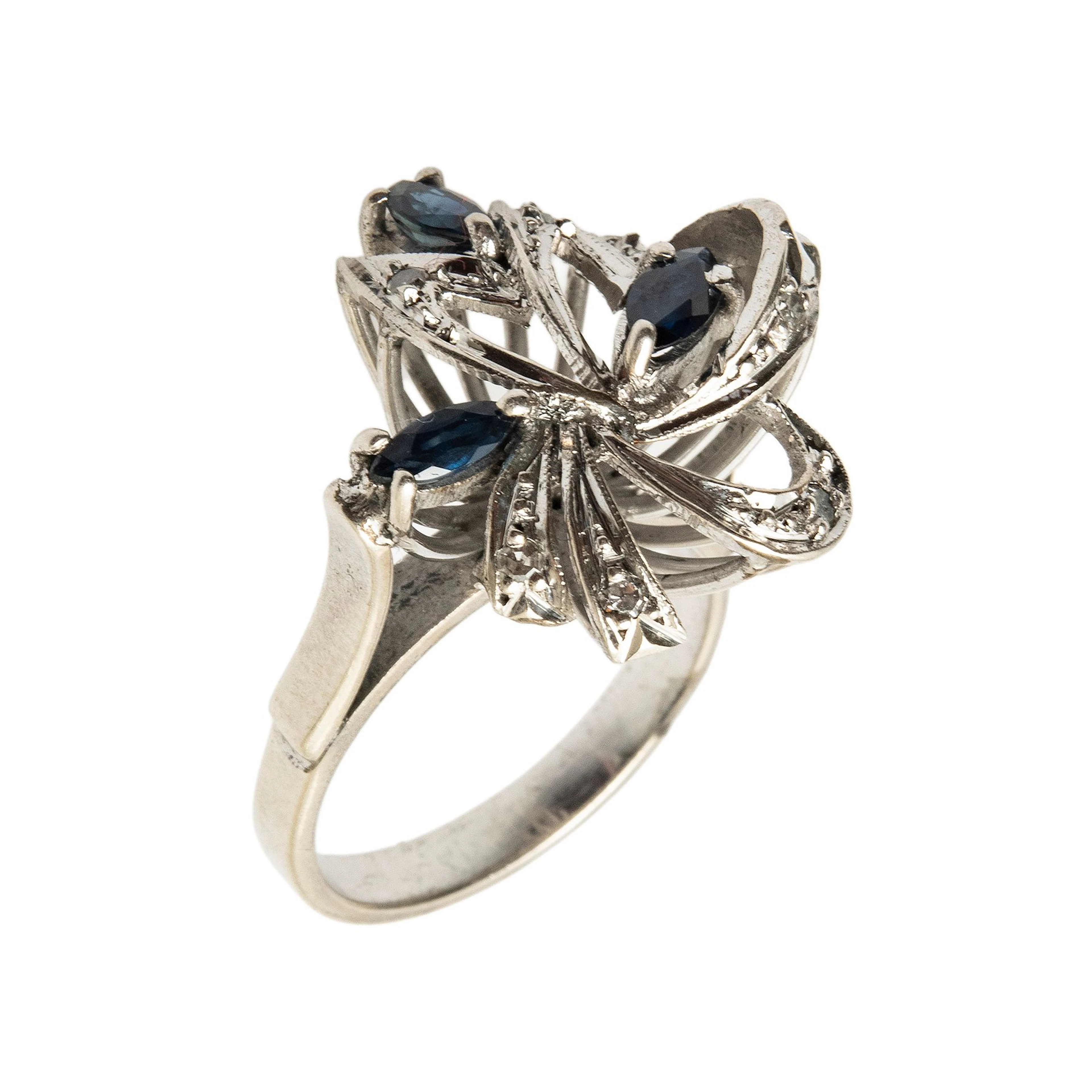 ANILLO CON ZAFIROS Y DIAMANTES EN PLATA PALADIO