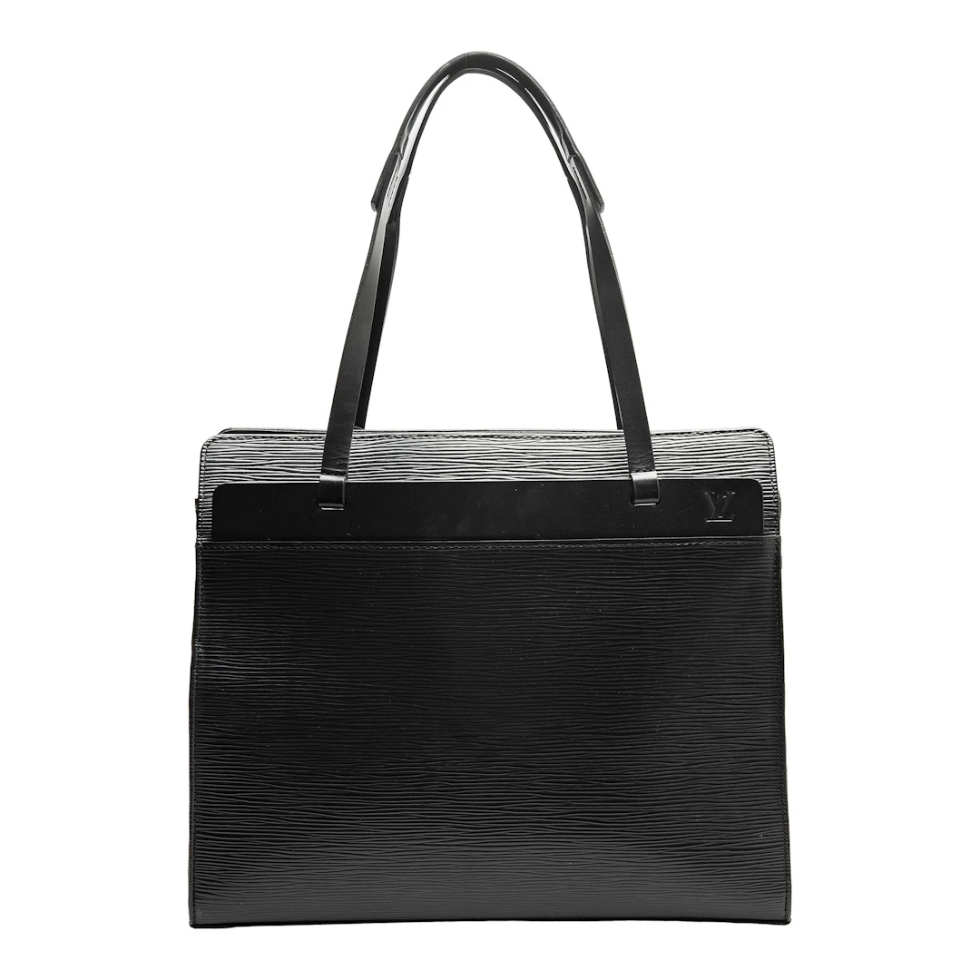 BOLSO DE MANO LOUIS VUITTON EPI EN PIEL COLOR NEGRO Y HERRAJES DORADOS, España.