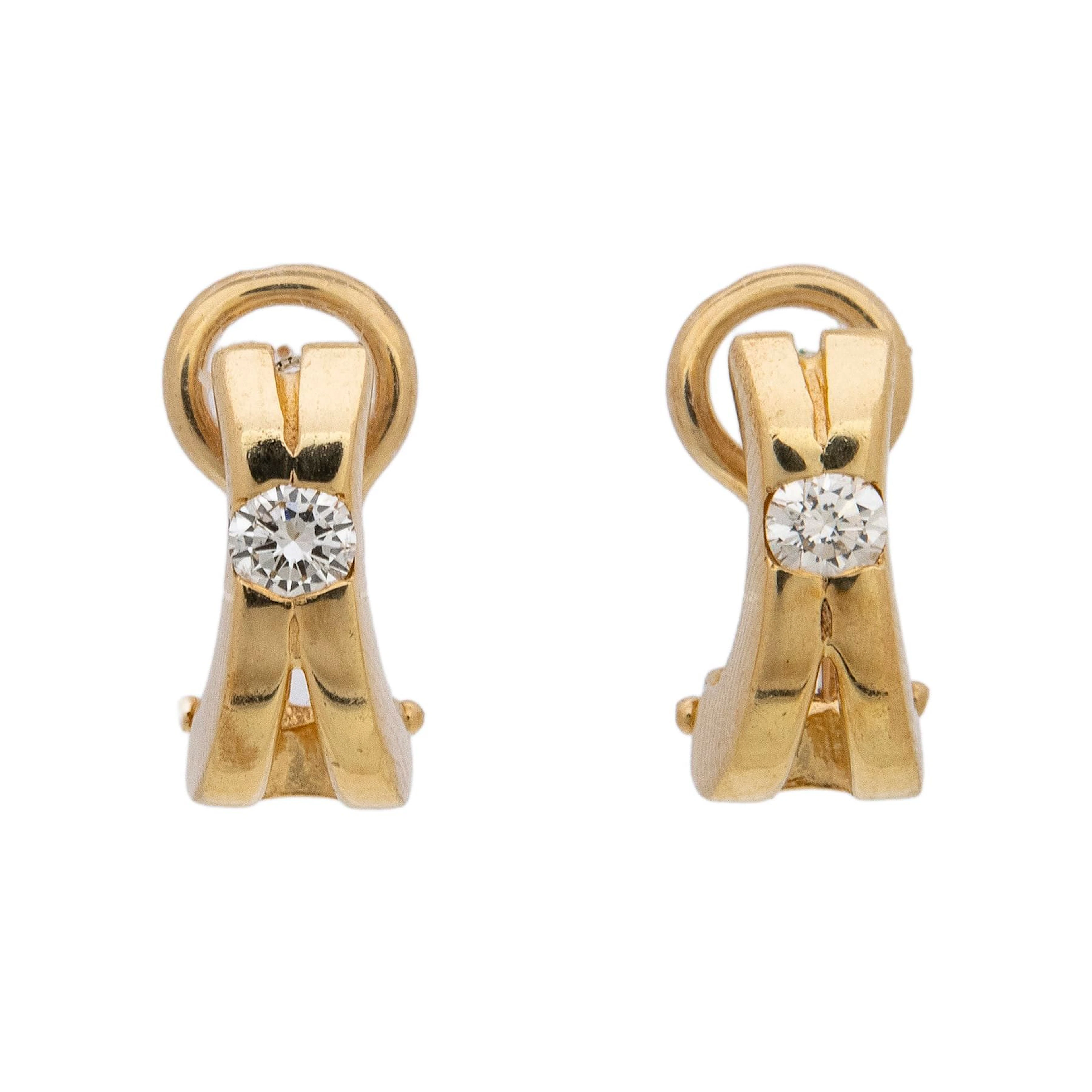PAR DE ARETES CON DIAMANTE EN ORO AMARILLO DE 14K