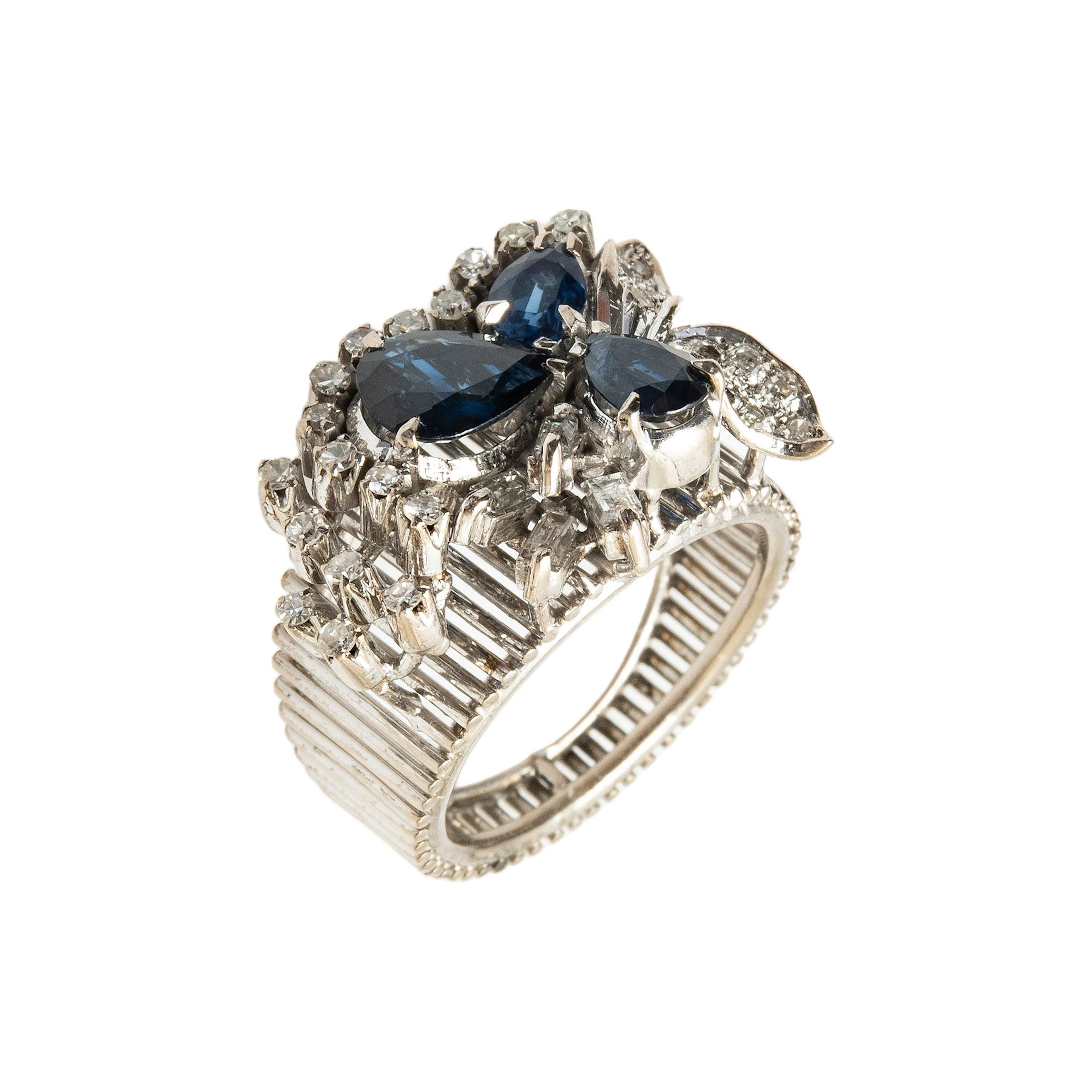 ANILLO CON ZAFIROS Y DIAMANTES EN PLATA PALADIO