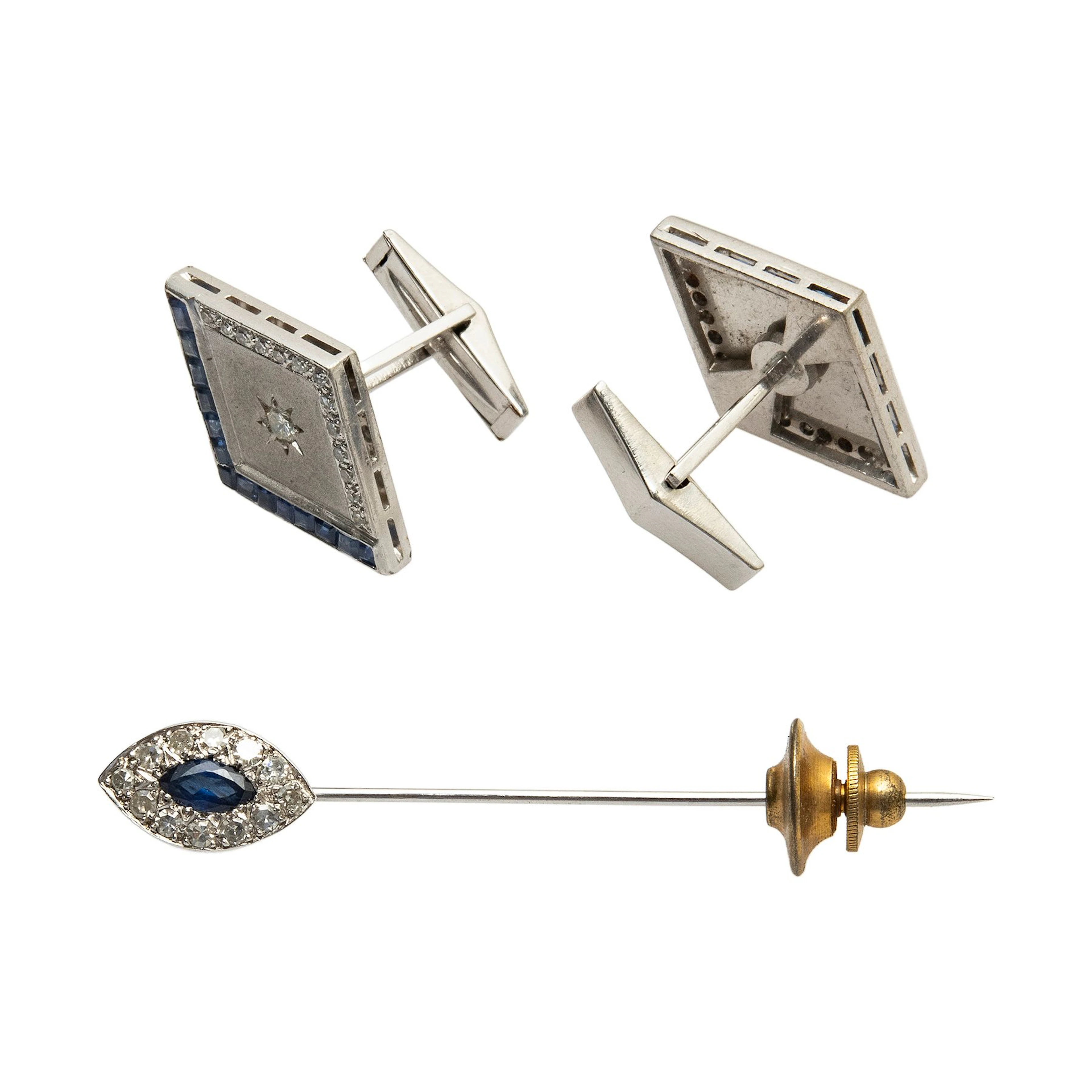 PAR DE MANCUERNILLAS Y FISTOL CON ZAFIROS Y DIAMANTES EN PLATA PALADIO