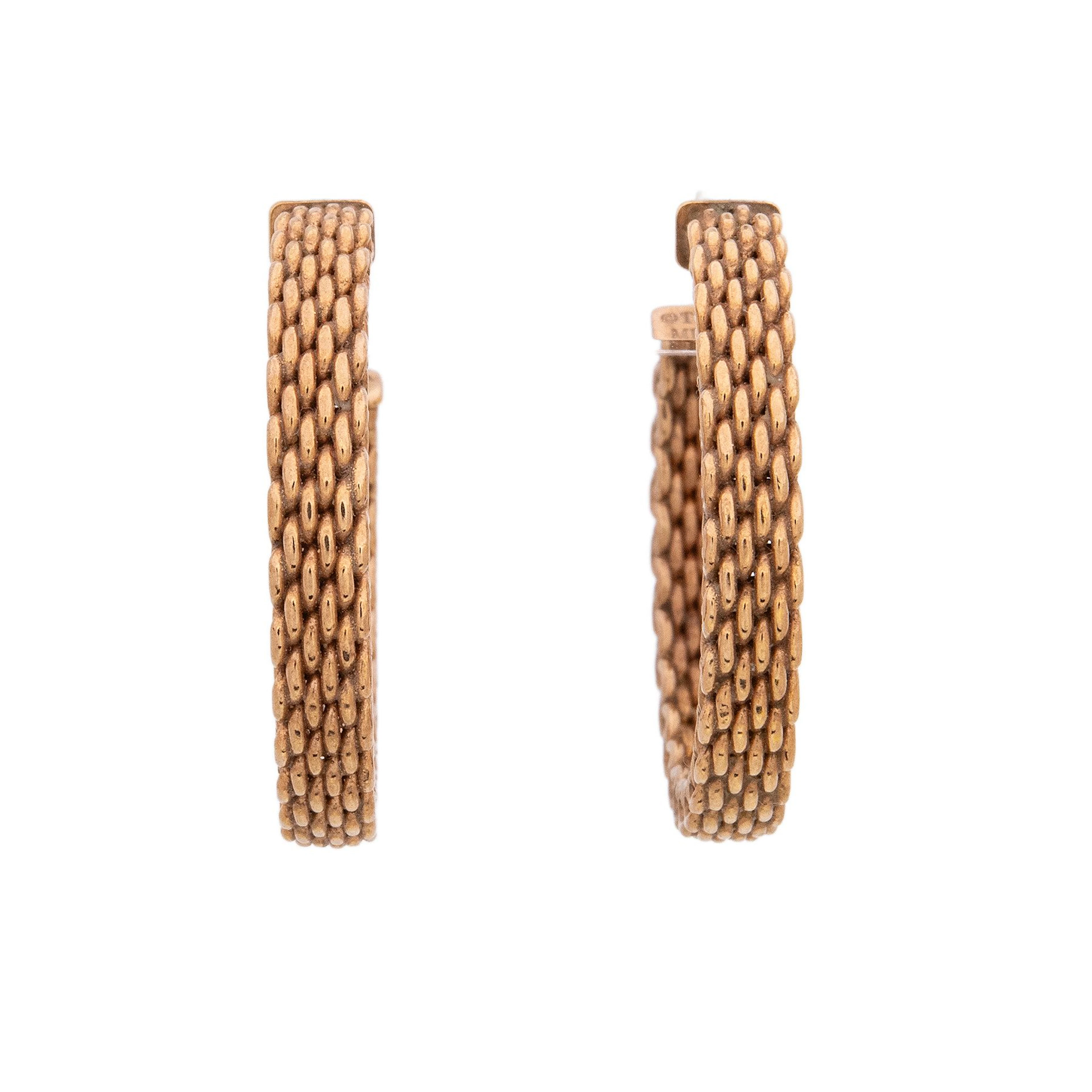 PAR DE ARETES EN ORO AMARILLO DE 8K DE LA FIRMA TIFFANY & CO.
