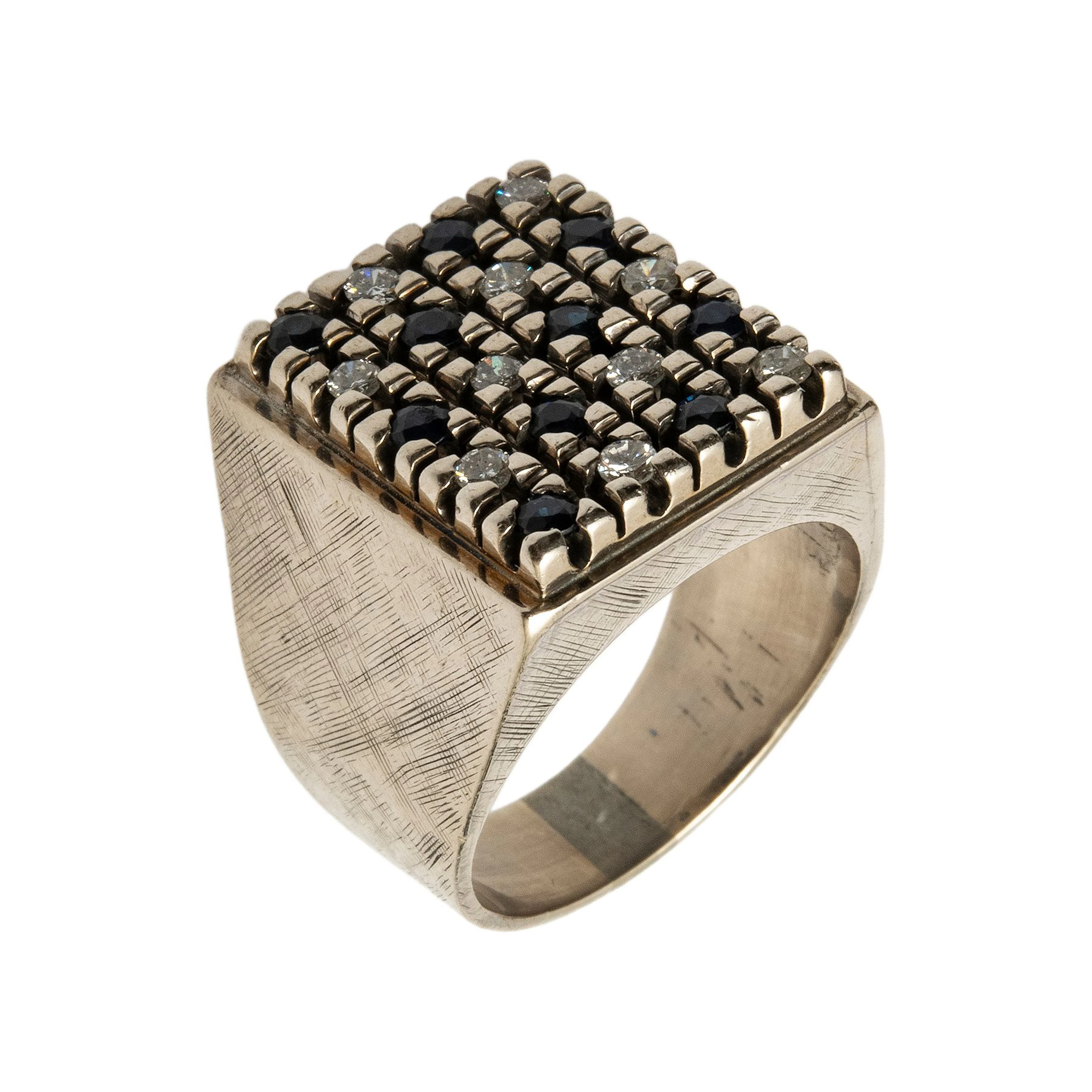 ANILLO "CHECKBOARD" CON DIAMANTES Y ZAFIROS EN PLATA PALADIO