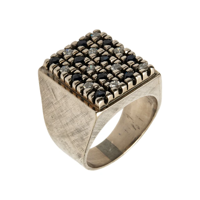 ANILLO "CHECKBOARD" CON DIAMANTES Y ZAFIROS EN PLATA PALADIO