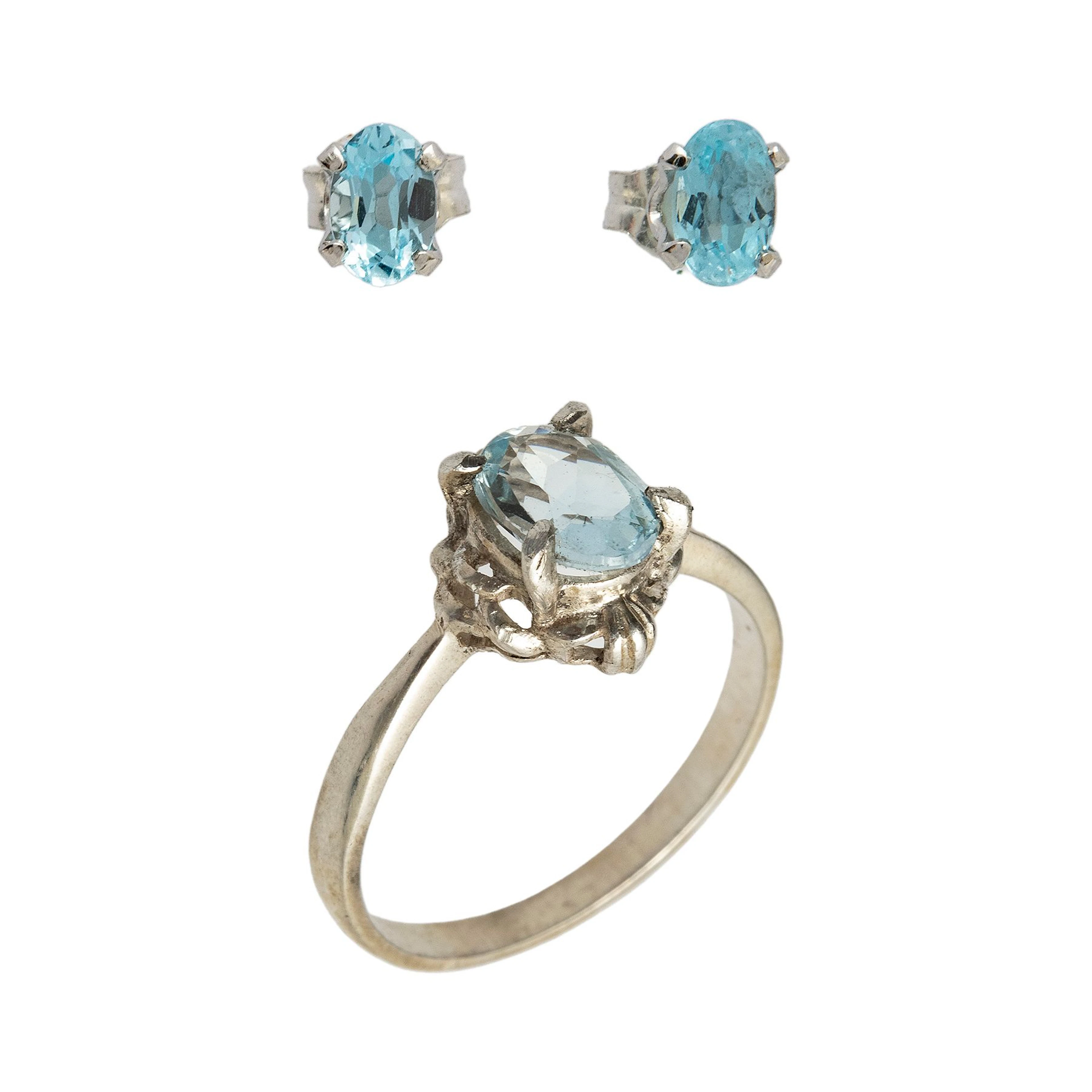 ANILLO Y PAR DE BROQUELES CON TOPACIOS EN PLATA