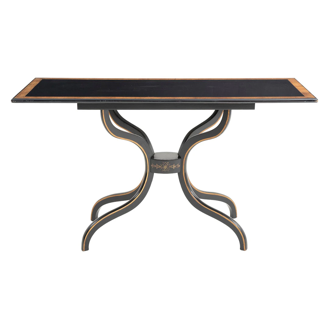 MESA THONET, SXX. Estilo Austriaco. En madera ebonizada. Cubierta