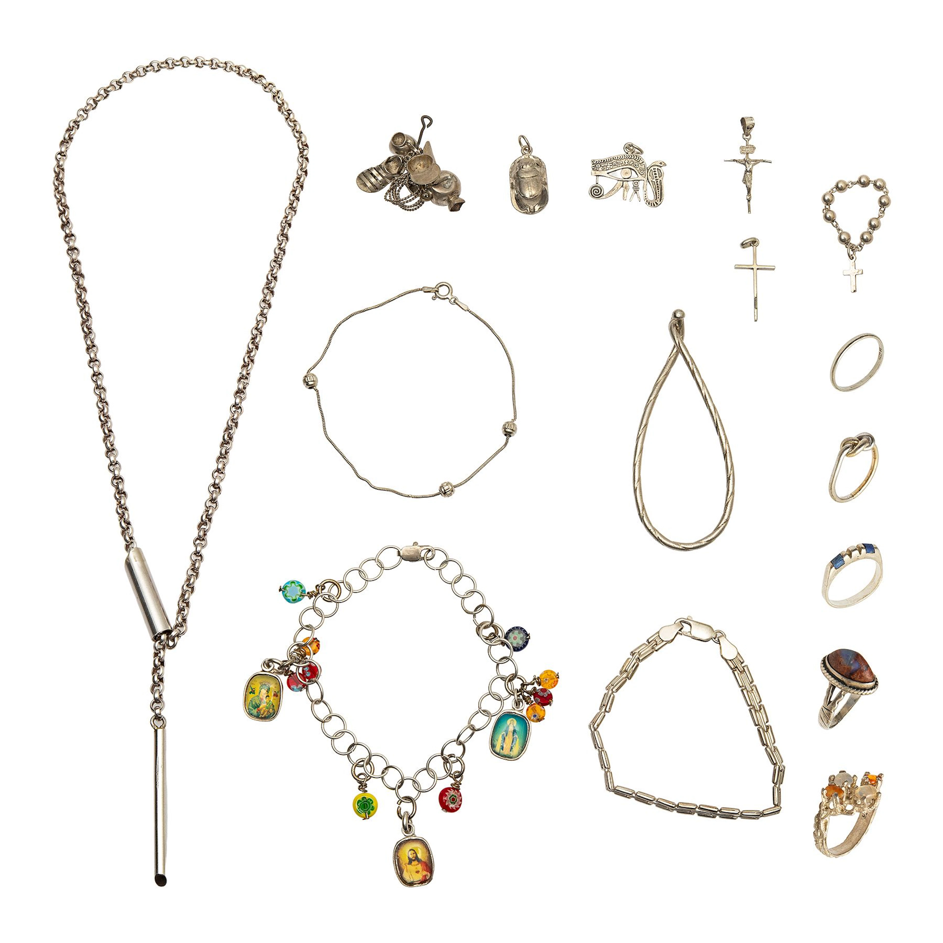 LOTE DE PIEZAS DE JOYERÍA CON ESMALTE Y SIMULANTES EN PLATA .925