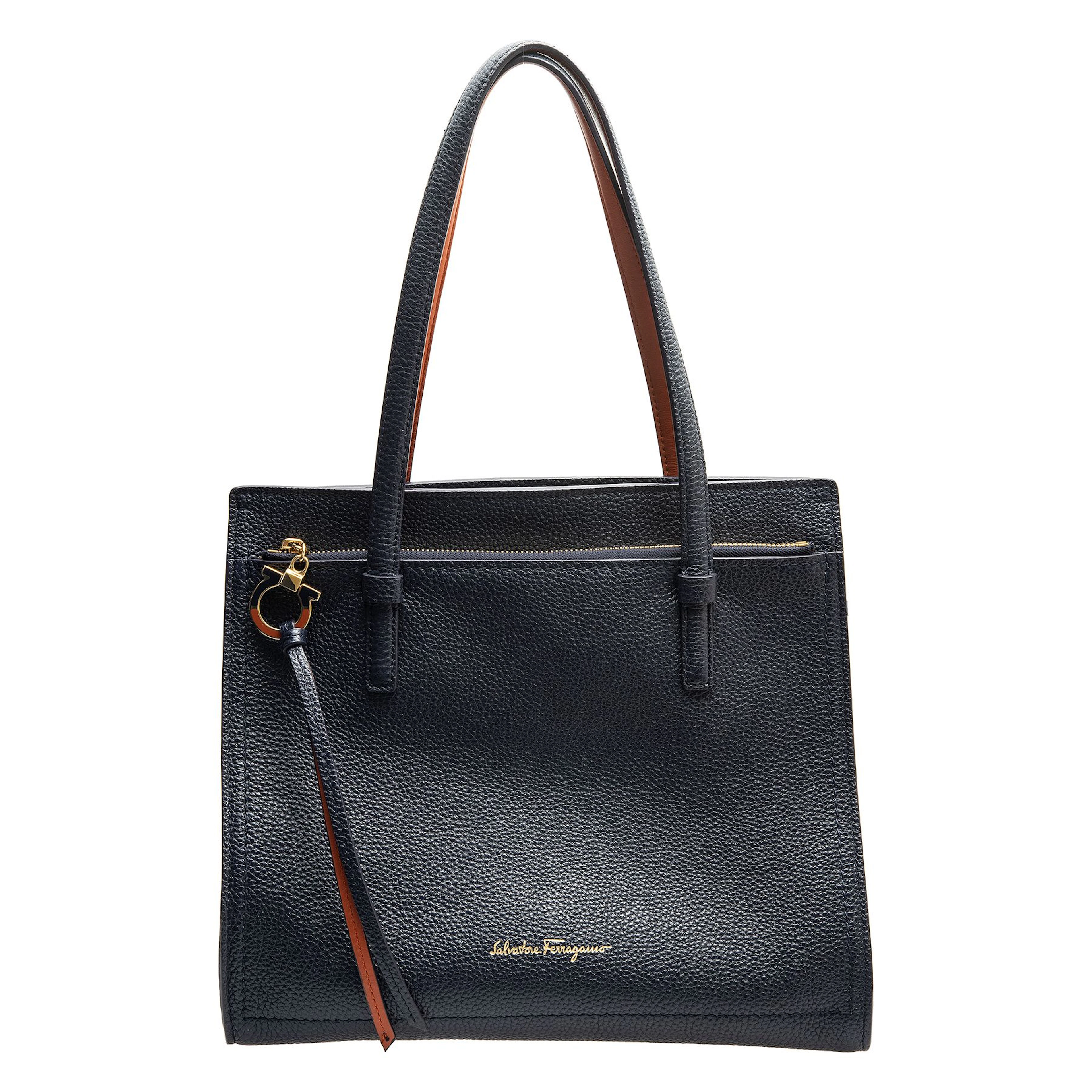 BOLSO DE MANO SALVATORE FERRAGAMO AMY EN PIEL COLOR AZUL Y HERRAJES DORADOS