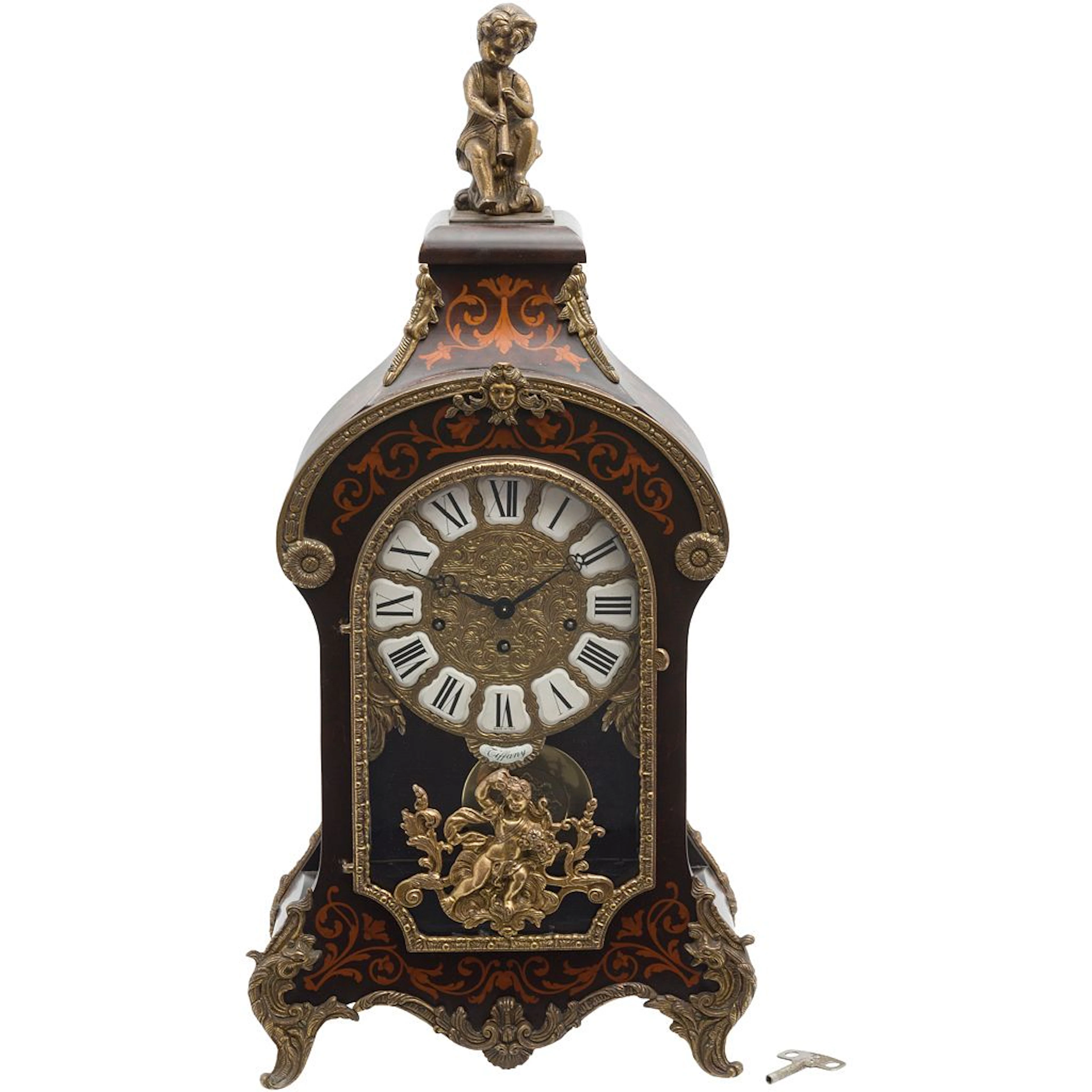 RELOJ DE MESA ITALIA, CA. 1980. En madera con marquetería y guarniciones