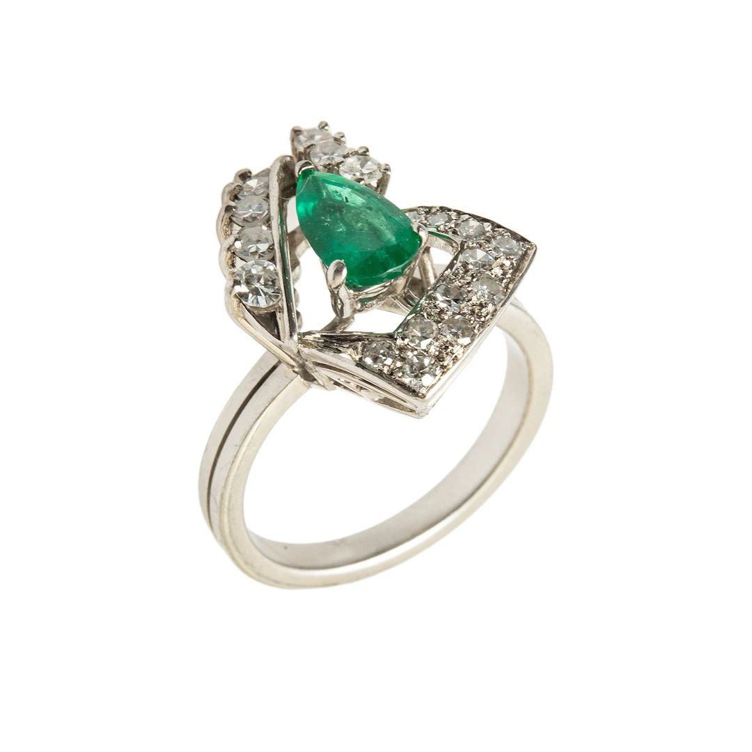 ANILLO CON ESMERALDA Y DIAMANTES EN ORO BLANCO LEY BAJA