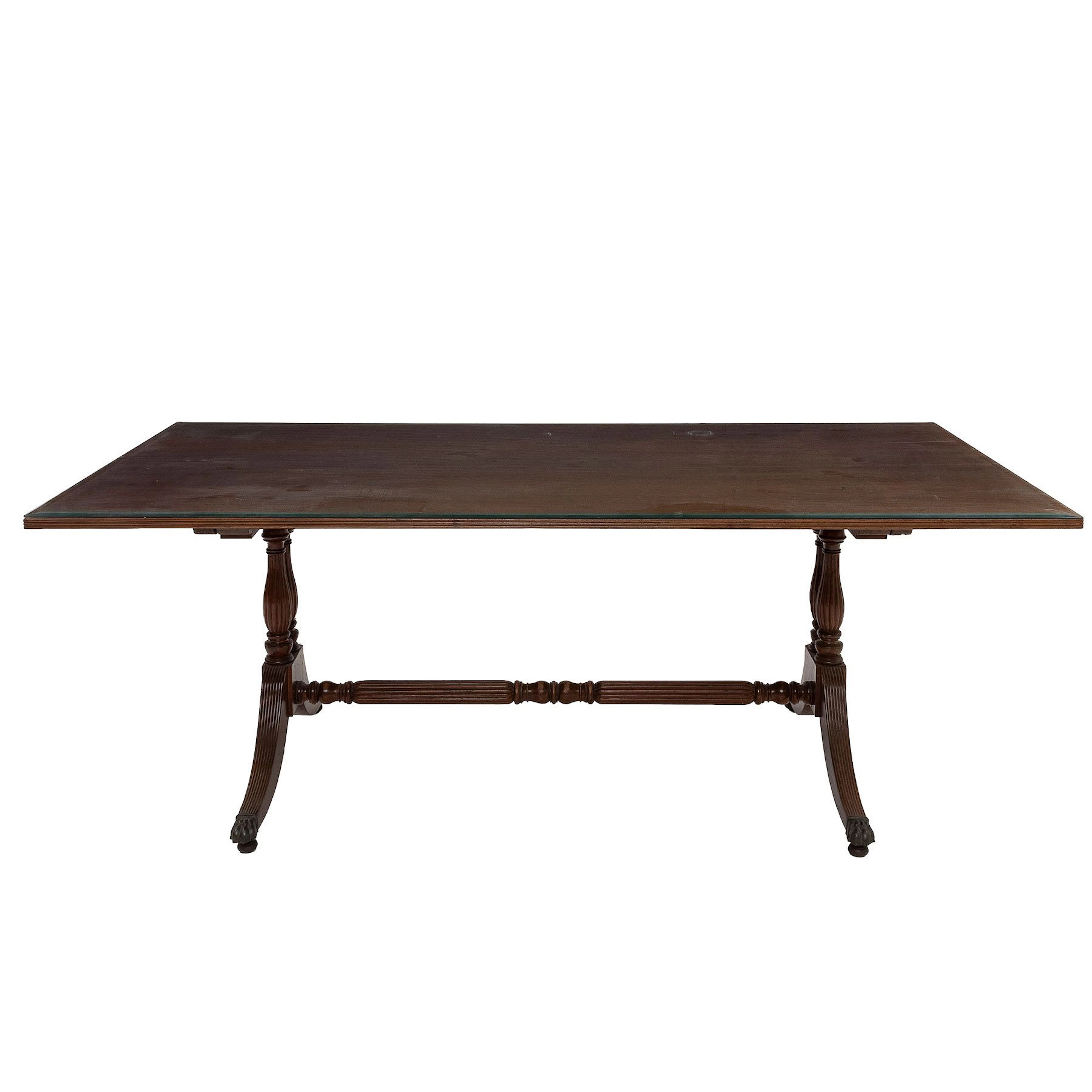 MESA DE ANTECOMEDOR, ORIGEN EUROPEO, SXX. En madera laqueada. Cubierta