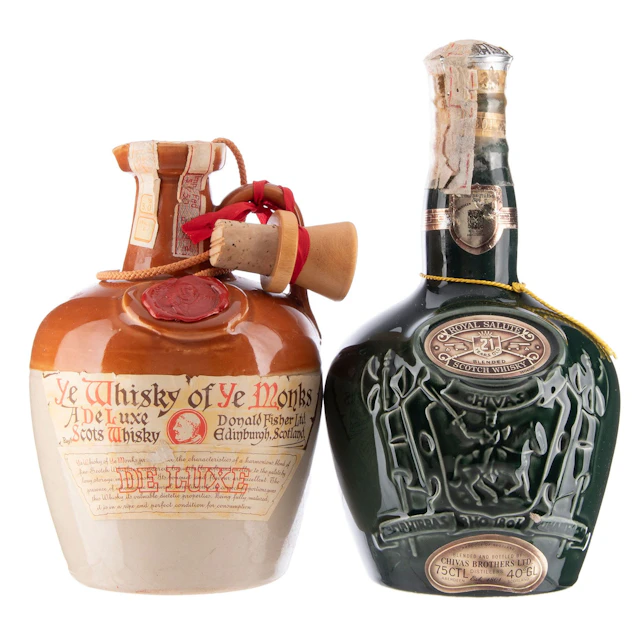 Whisky of Ye Monks, En Botella de Cerámica con tapón y Chivas Regal