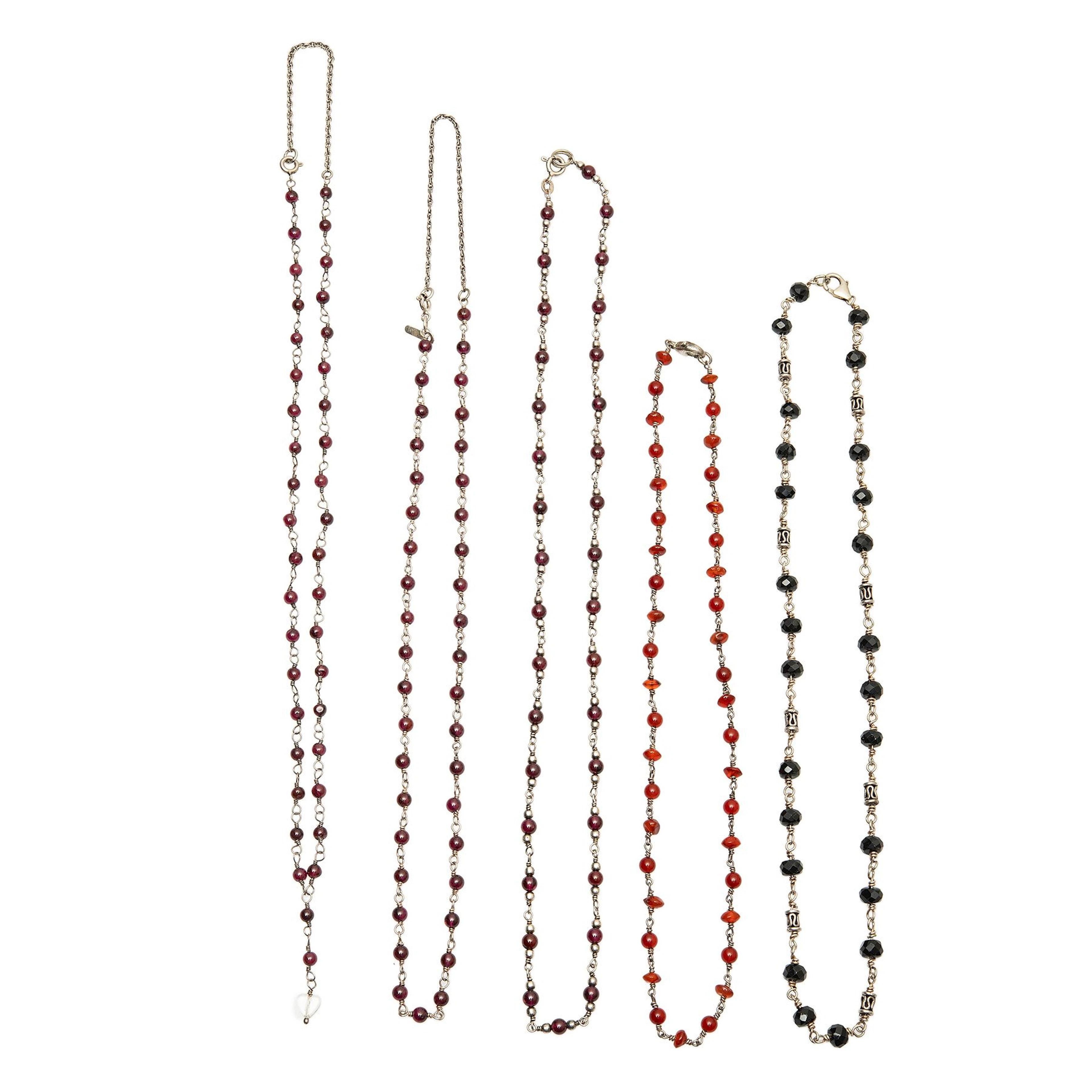 CINCO COLLARES CON CUENTAS EN PLATA