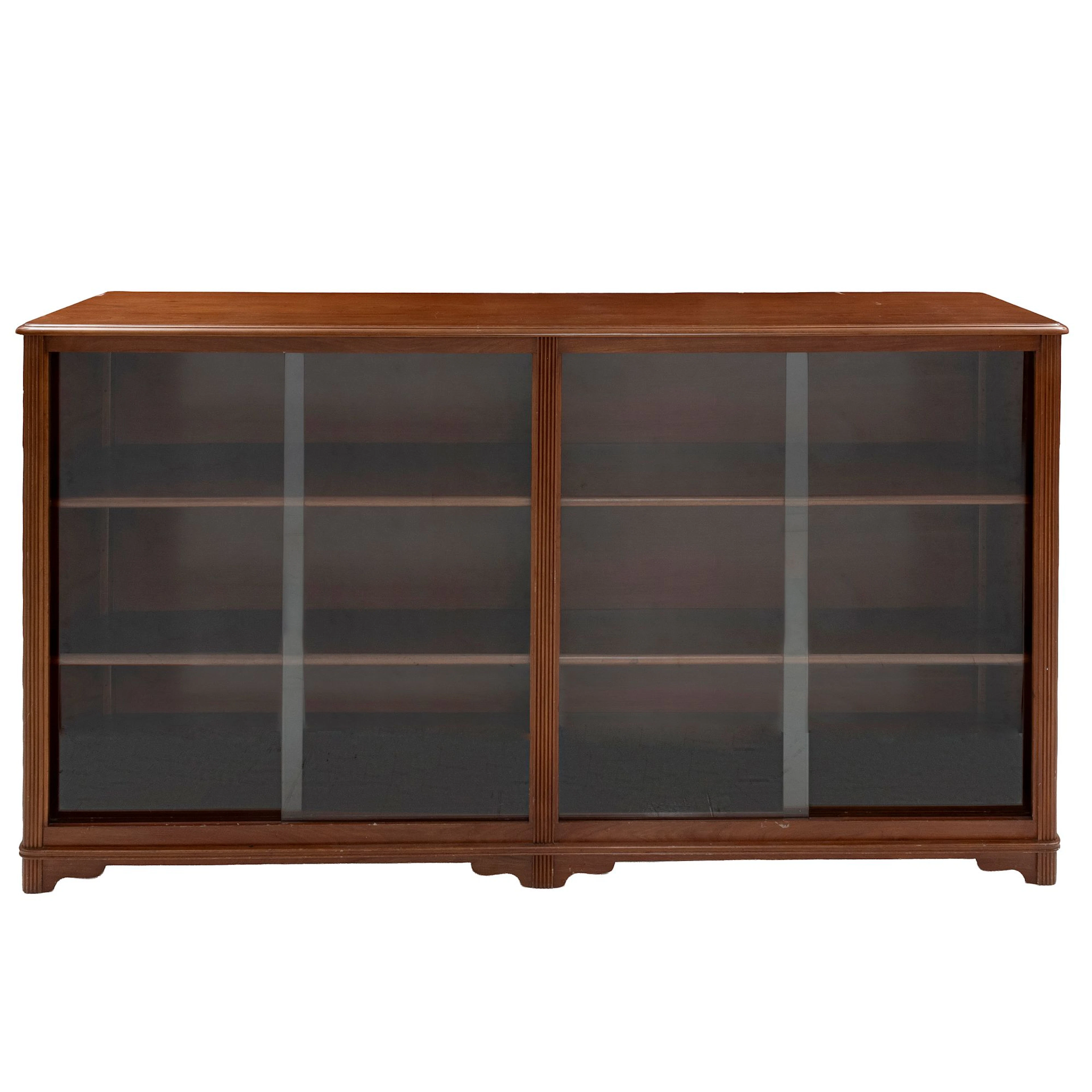 LIBRERO-VITRINA SIGLO XX Elaborado en madera laqueada Puertas corredizas