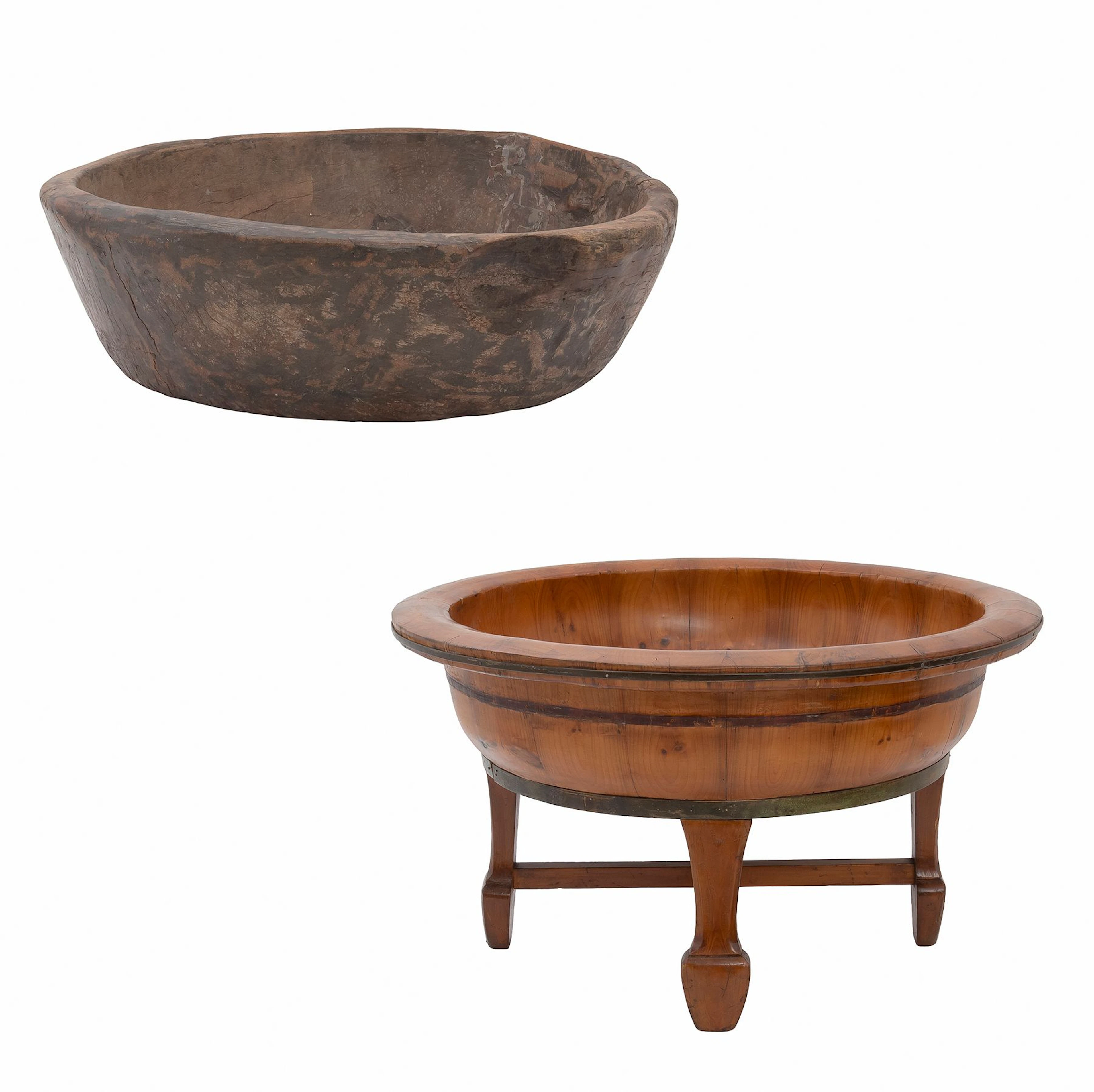 PALANGANA CON BASE. SXX. Elaboradas en madera. Detalles de conservación