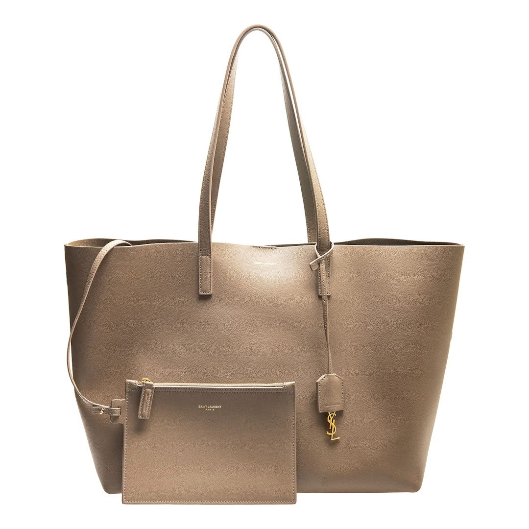 BOLSO DE MANO YVES SAINT LAURENT EN PIEL COLOR BEIGE Y HERRAJES DORADOS