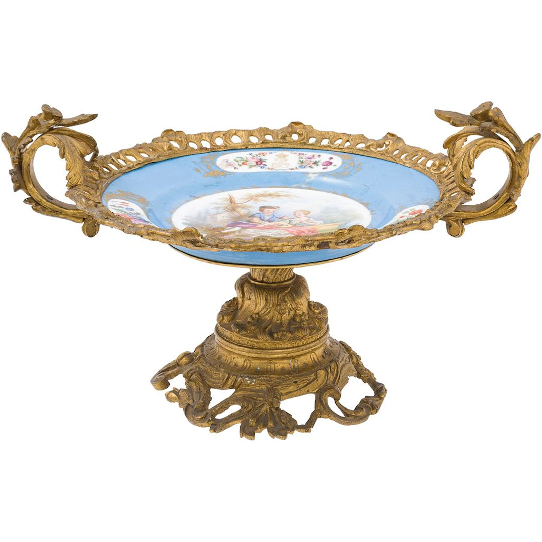 CENTRO DE MESA FRANCIA, 1847. En porcelana SÈVRES esmaltada, policromada