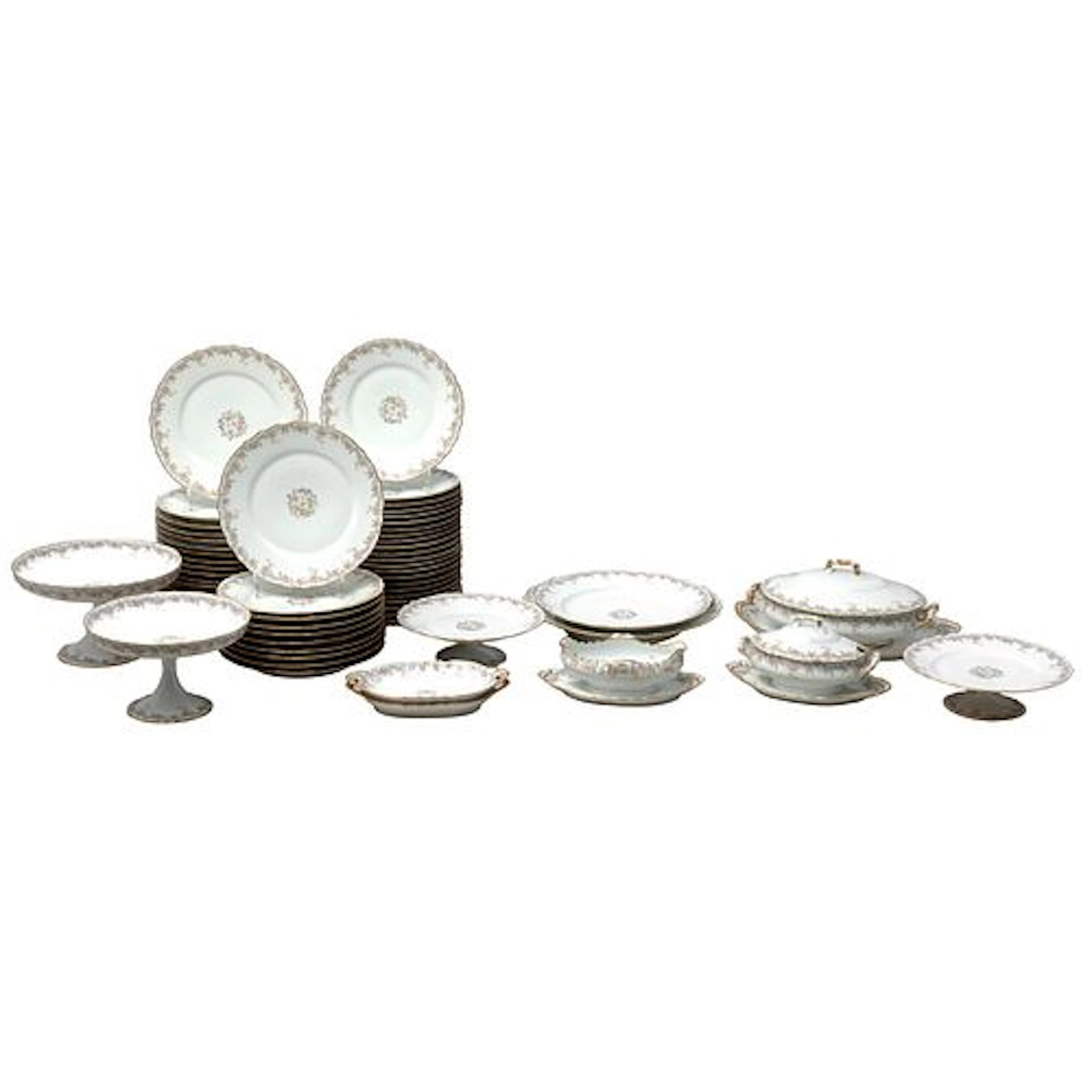 SERVICIO DE VAJILLA FRANCIA SIGLO XX Elaborado en porcelana Sellada
