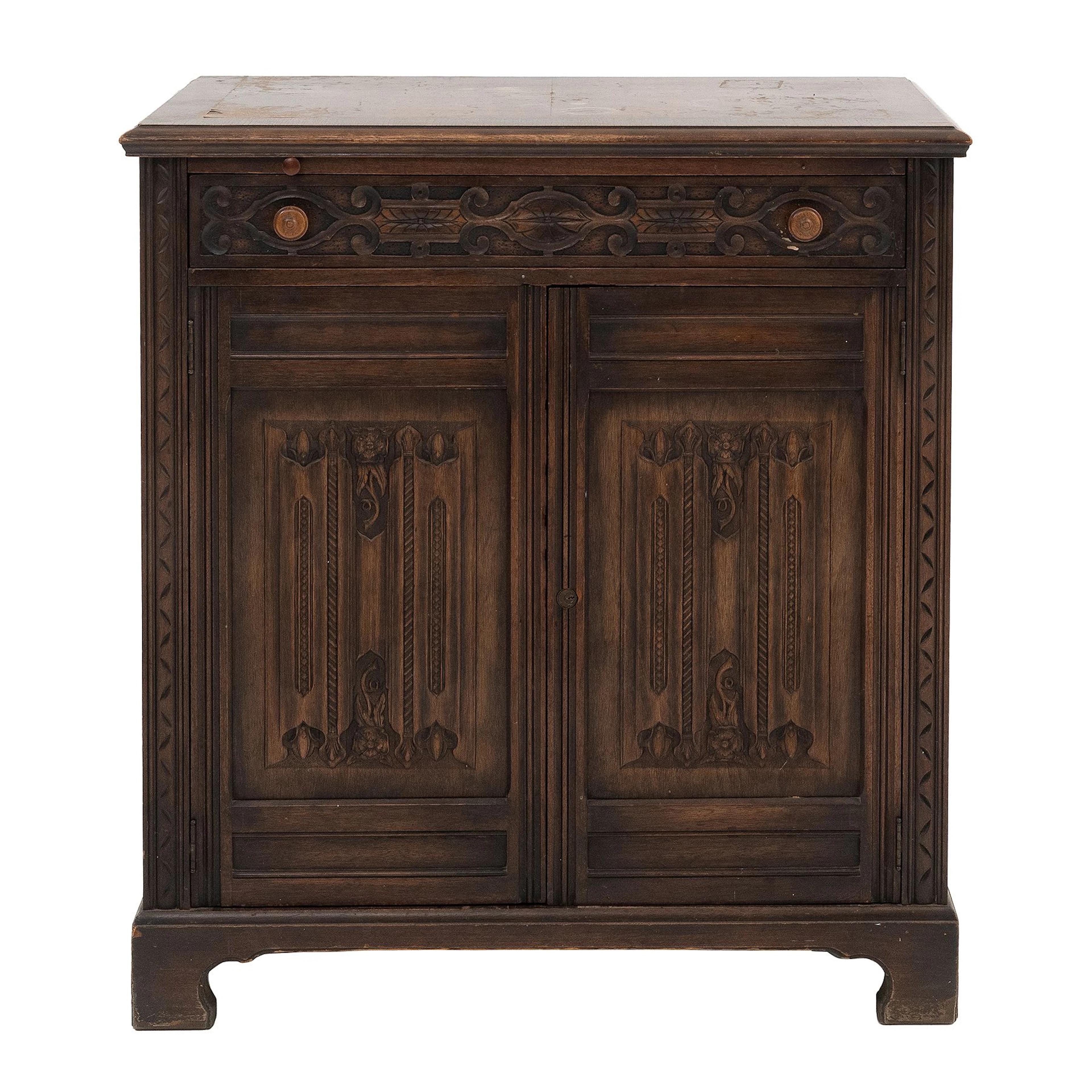 CANTINA SIGLO XX Estilo Renacentista Elaborada en madera de nogal