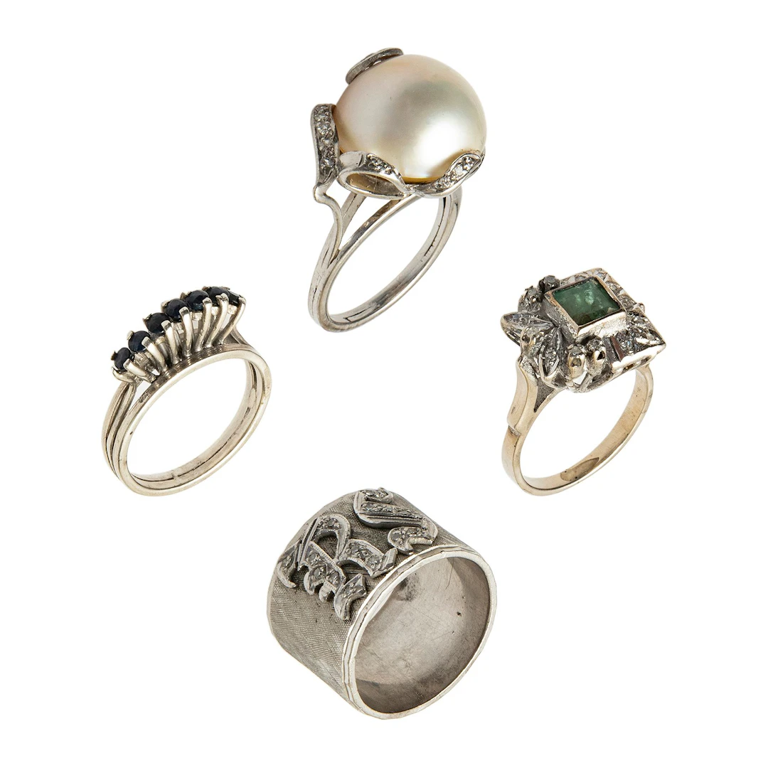 CUATRO ANILLOS CON CUARZO, ZAFIRO, DIAMANTES EN PLATA PALADIO