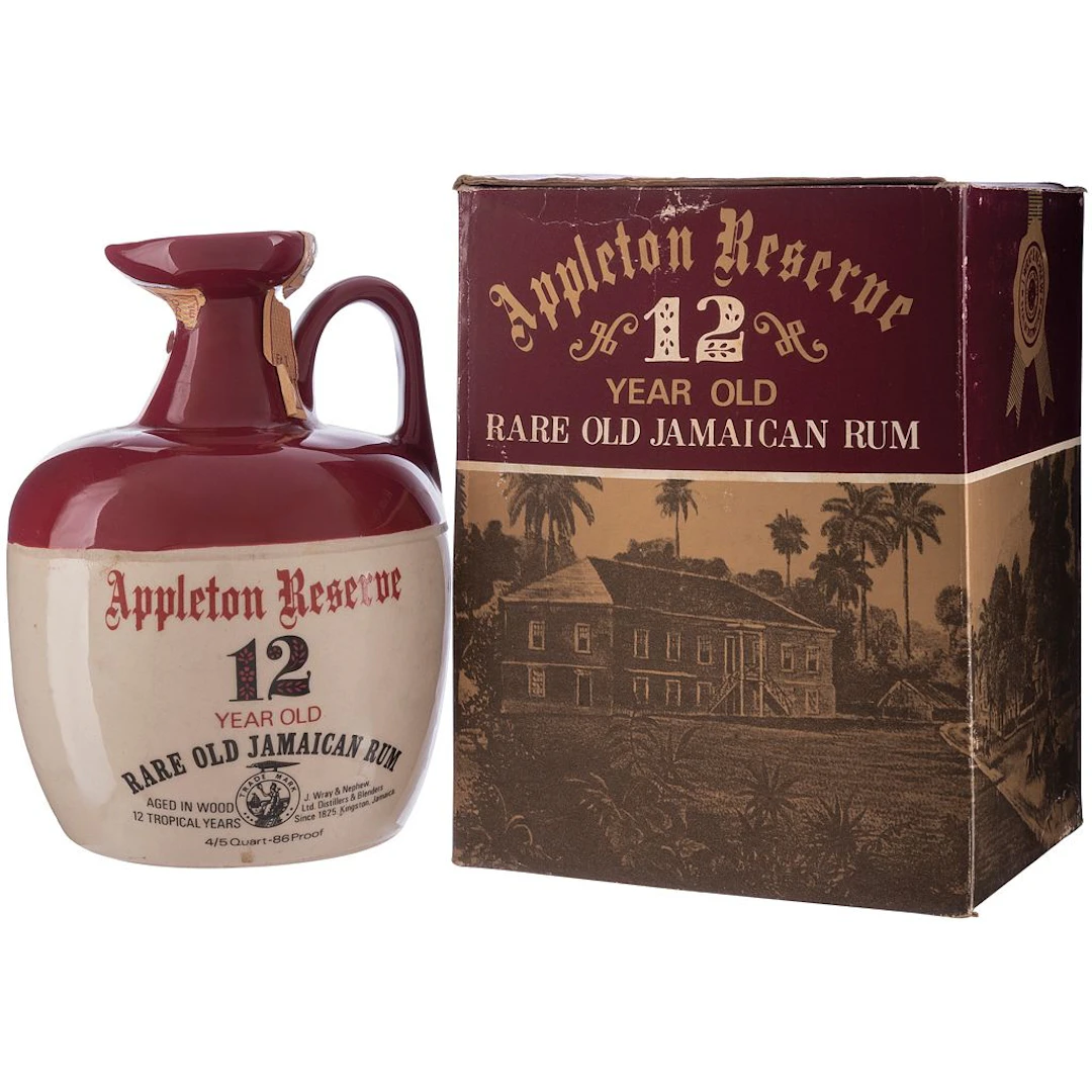 Appleton Estate 12 Years Old Ron añejo Jamaica En botella de cerámica.