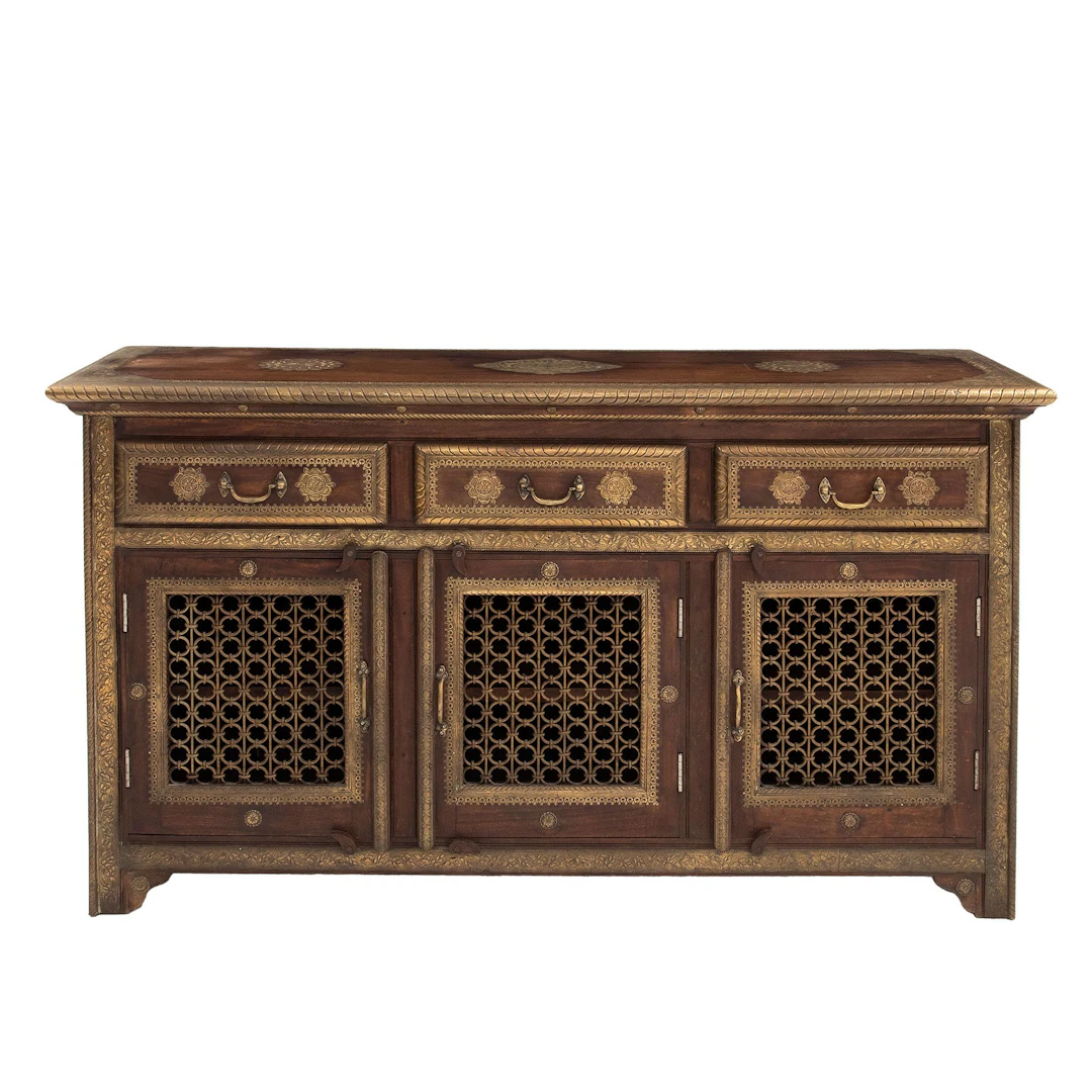 TRINCHADOR, ORIGEN INDO-EUROPEO, SXX. En madera laqueada. Cubierta
