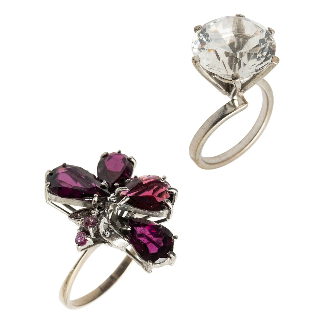 DOS ANILLOS CON DIAMANTES Y SIMULANTES EN PLATA PALADIO