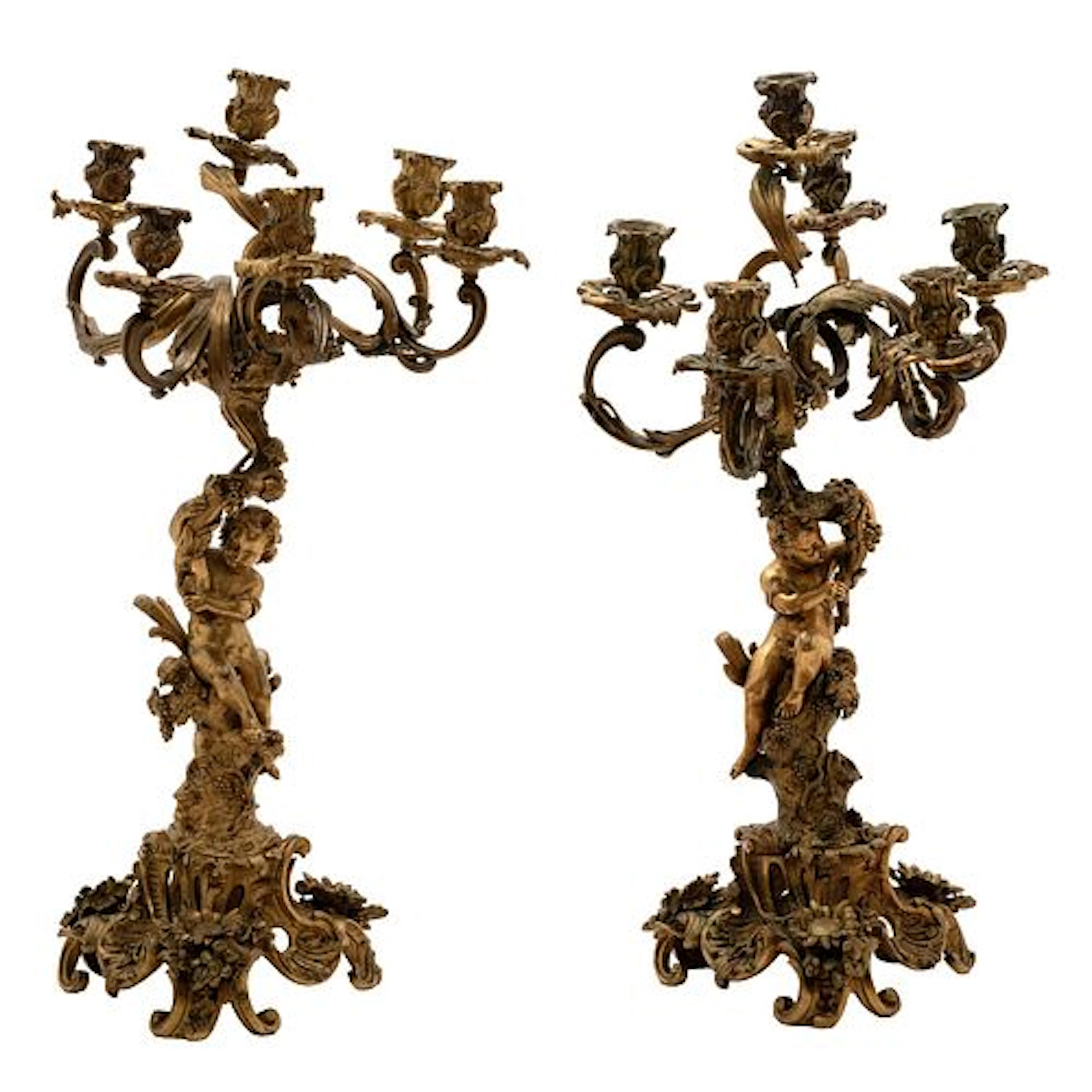 PAR DE CANDELABROS. FRANCIA, CA. 1900. Bronce, estilo ROCOCÓ, acabado