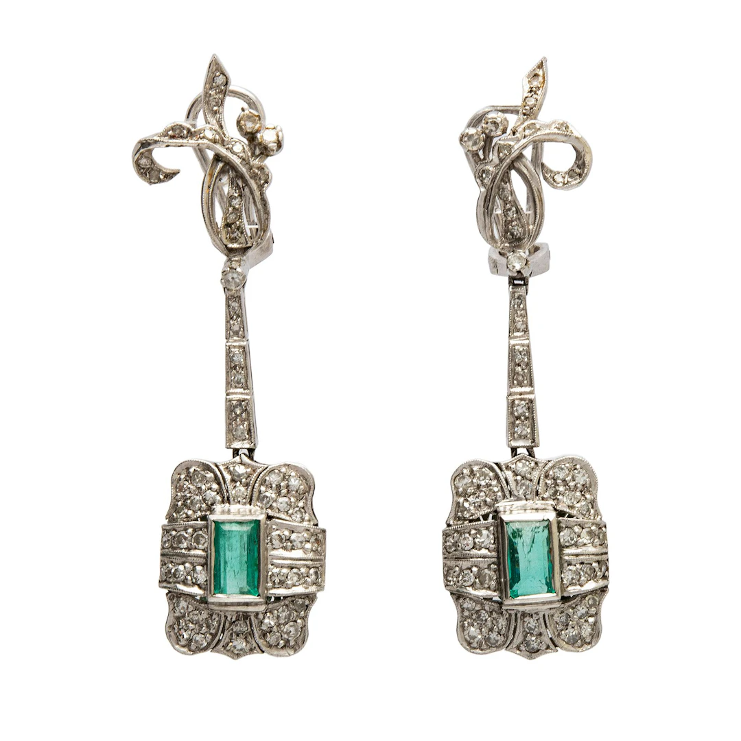 PAR DE ARETES CON ESMERALDAS Y DIAMANTES EN PLATA PALADIO.