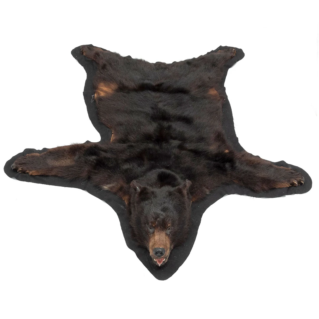 TAPETE. SIGLO XX. Piel de oso negro