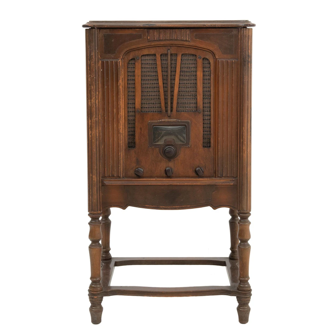 RADIOLA, EE. UU, SXX. De la firma RCA Victor. En madera laqueada.