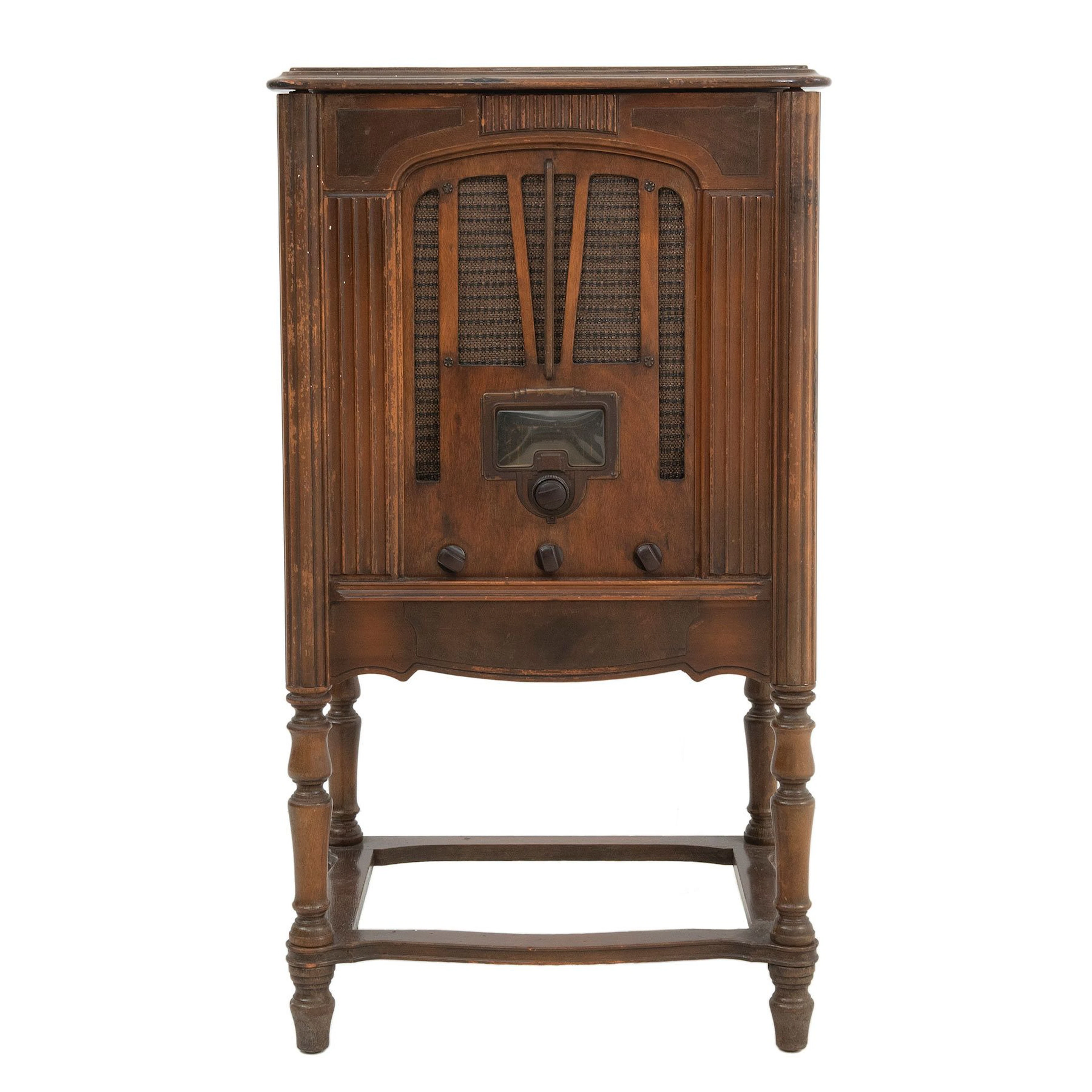 RADIOLA, EE. UU, SXX. De la firma RCA Victor. En madera laqueada.