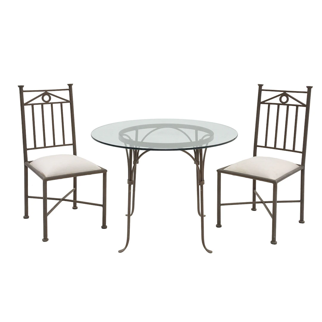 MESA ANTECOMEDOR Y PAR DE SILLAS, SXX. Estructura de hierro. Cubierta