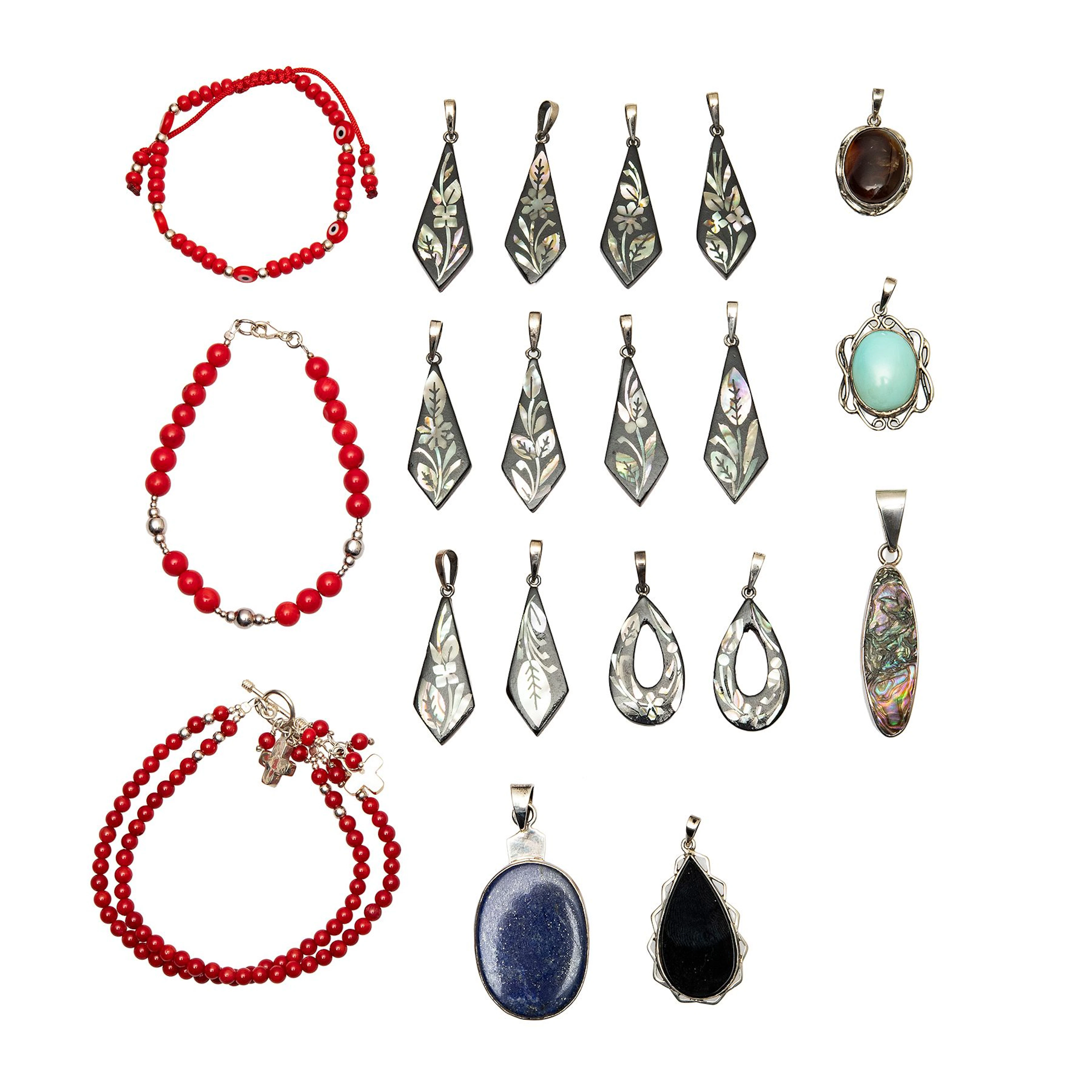 PULSERAS Y PENDIENTES CON GEMAS SEMIPRECIOSAS Y SIMULANTES EN TEXTIL