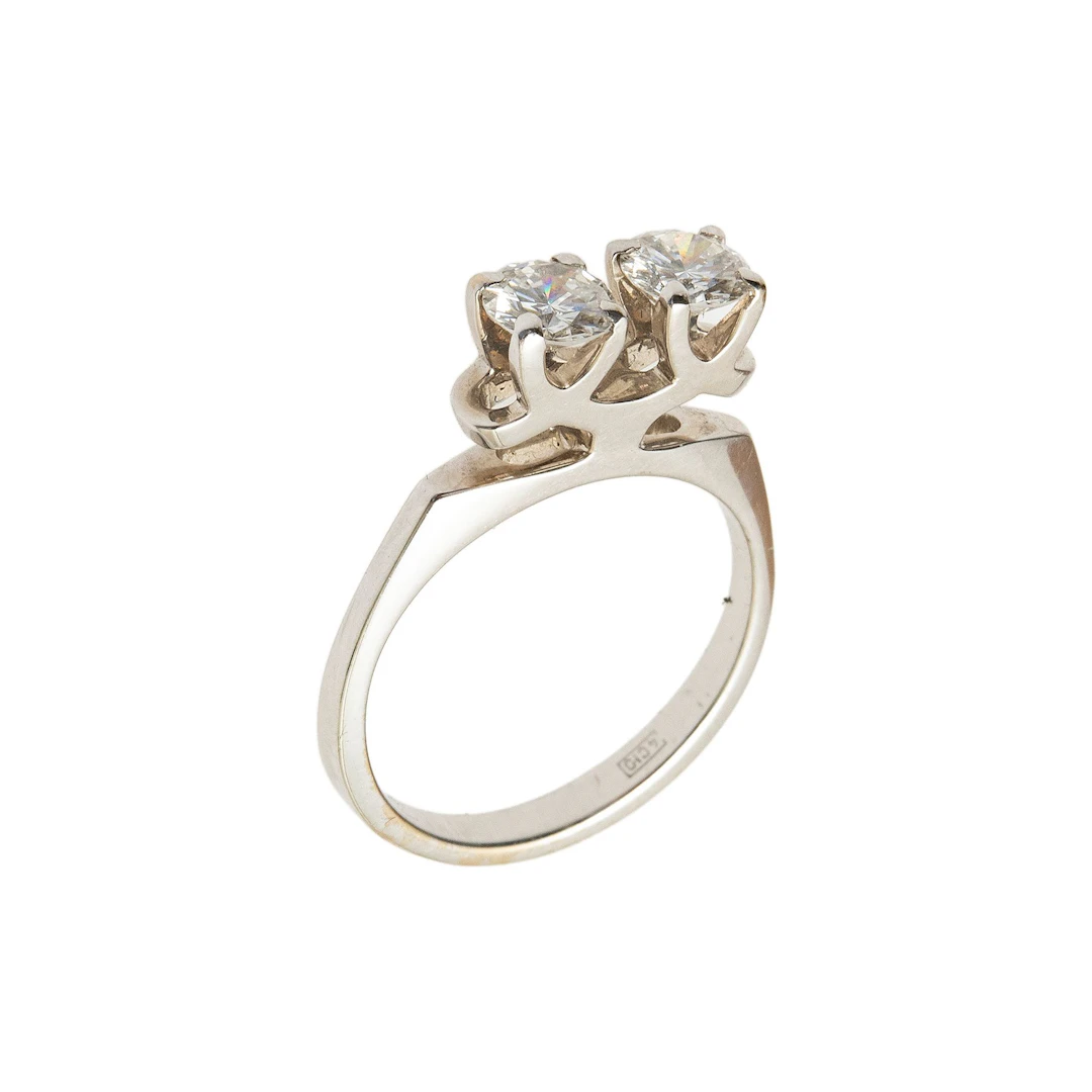 ANILLO CON DIAMANTES EN ORO BLANCO DE 18K