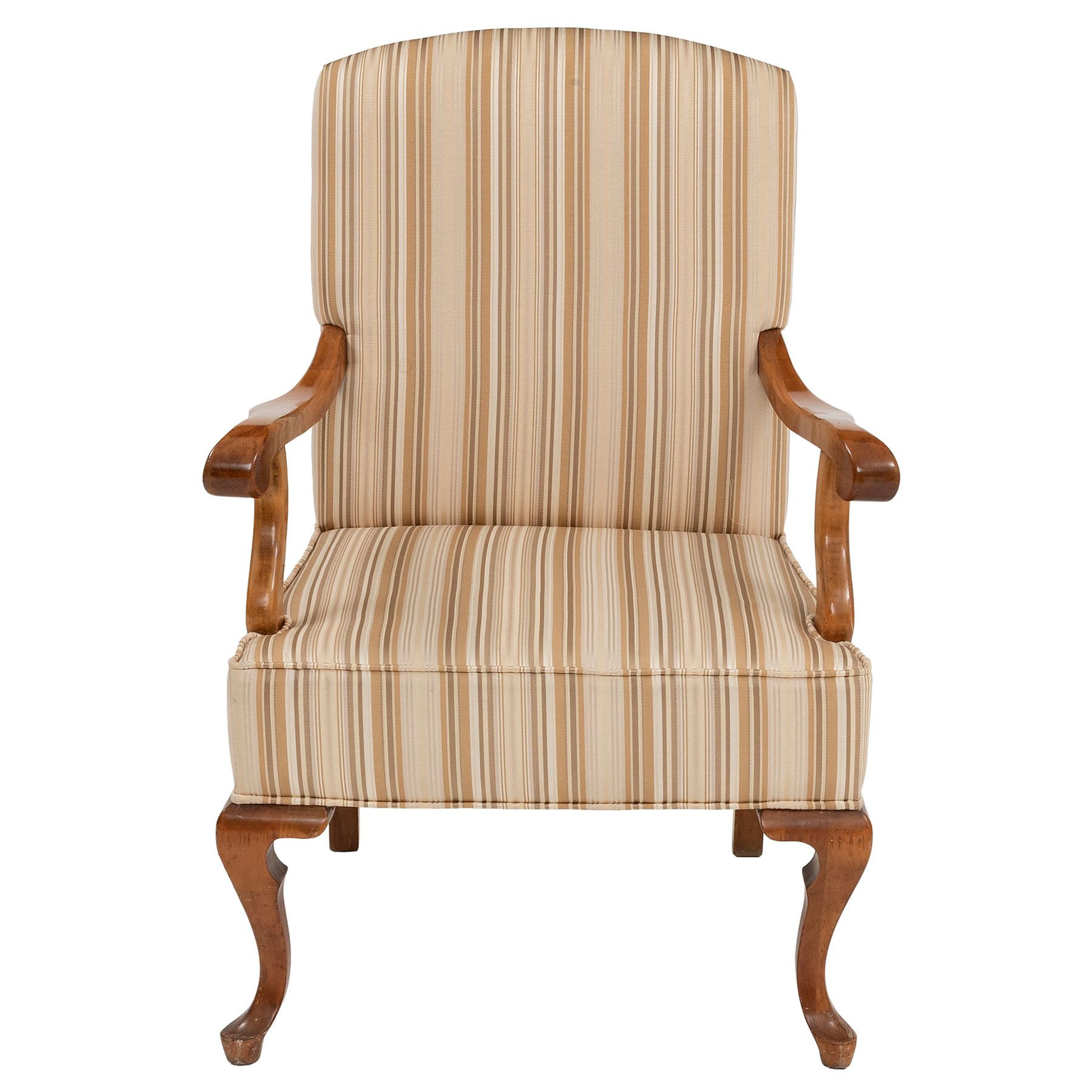 SILLÓN, SXX. Estructura en madera laqueada y tallada. Respaldo y asiento