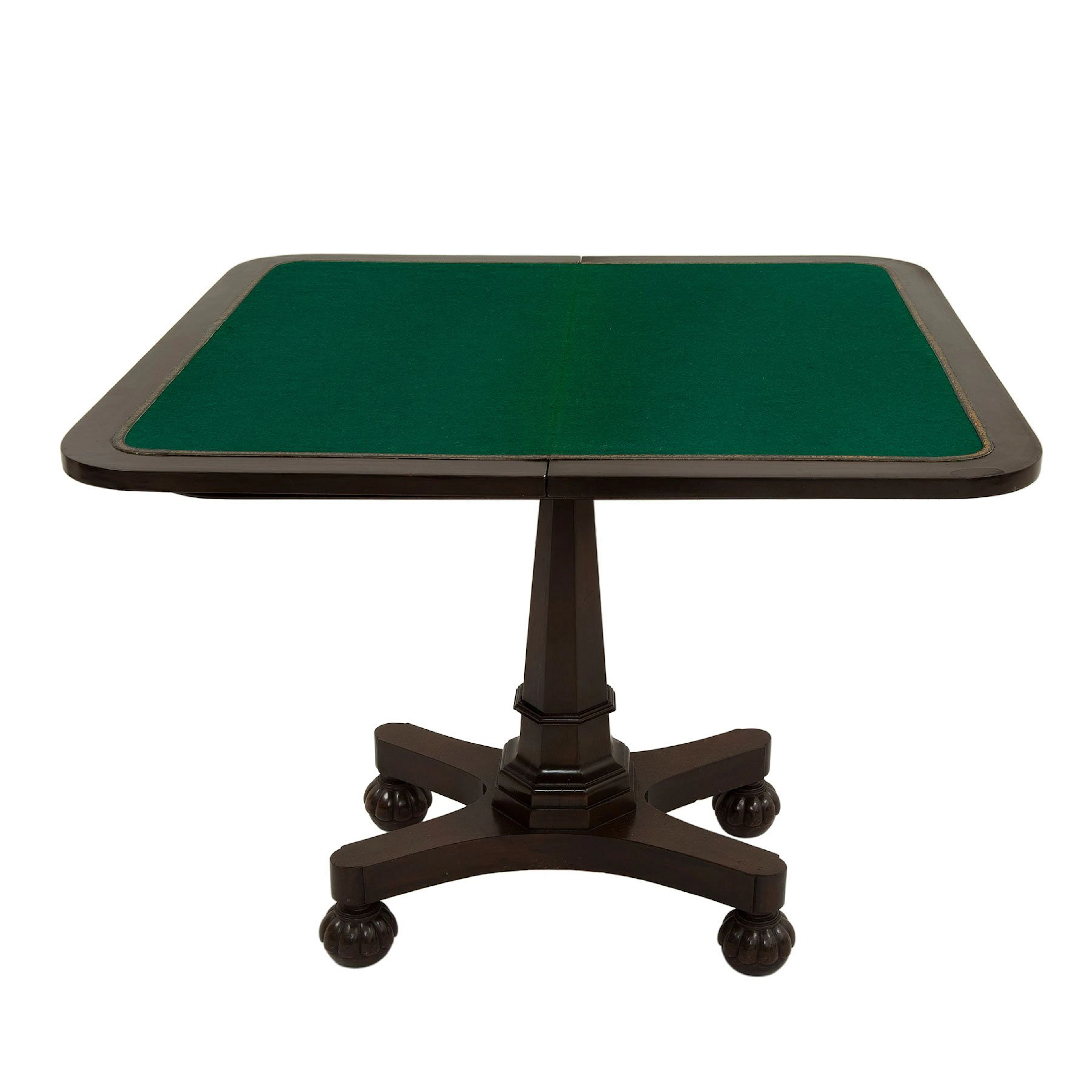 MESA DE JUEGO, SXX. En madera laqueada. Cubierta cuadrangular plegable