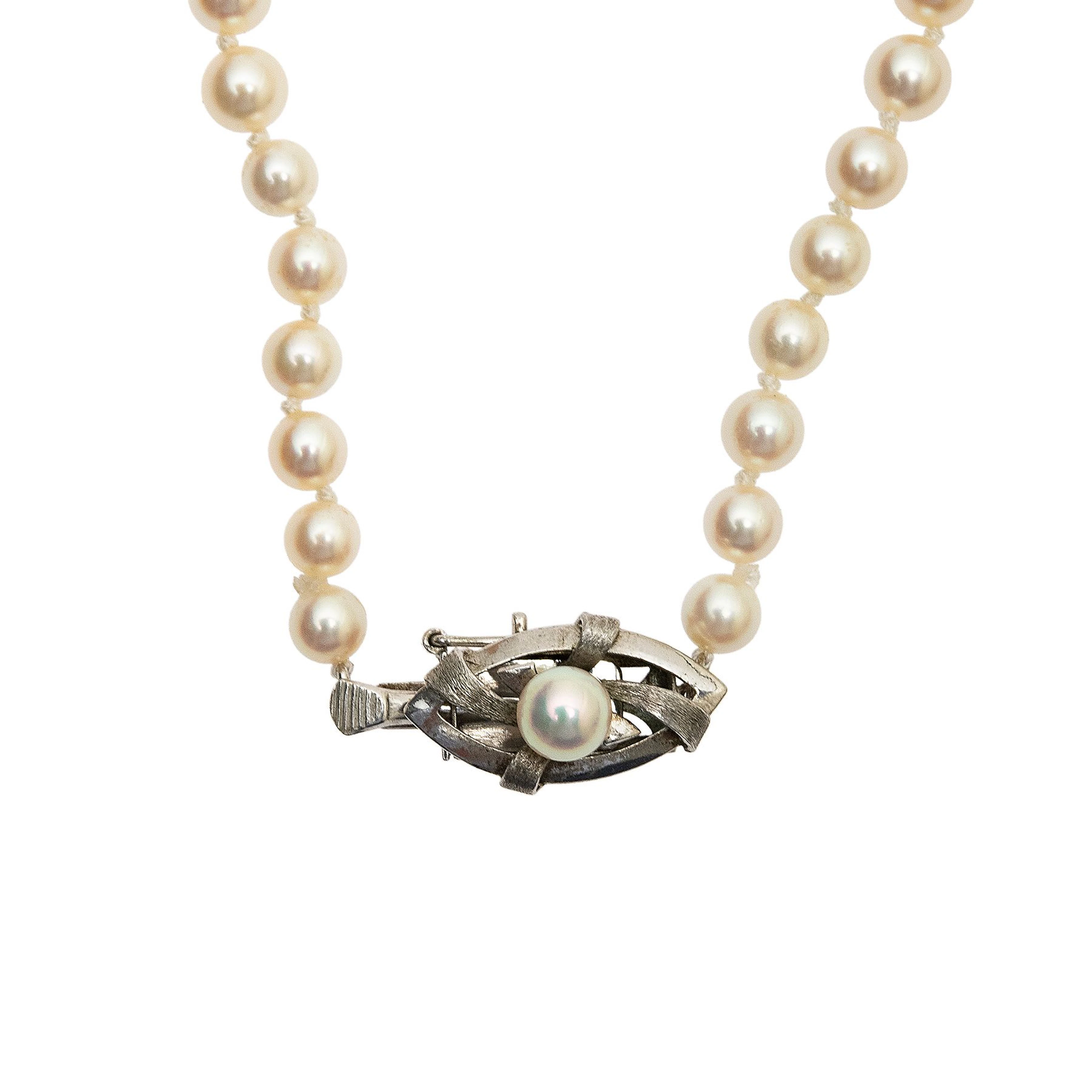 COLLAR DE PERLAS CULTIVADAS CON BROCHE EN PLATA