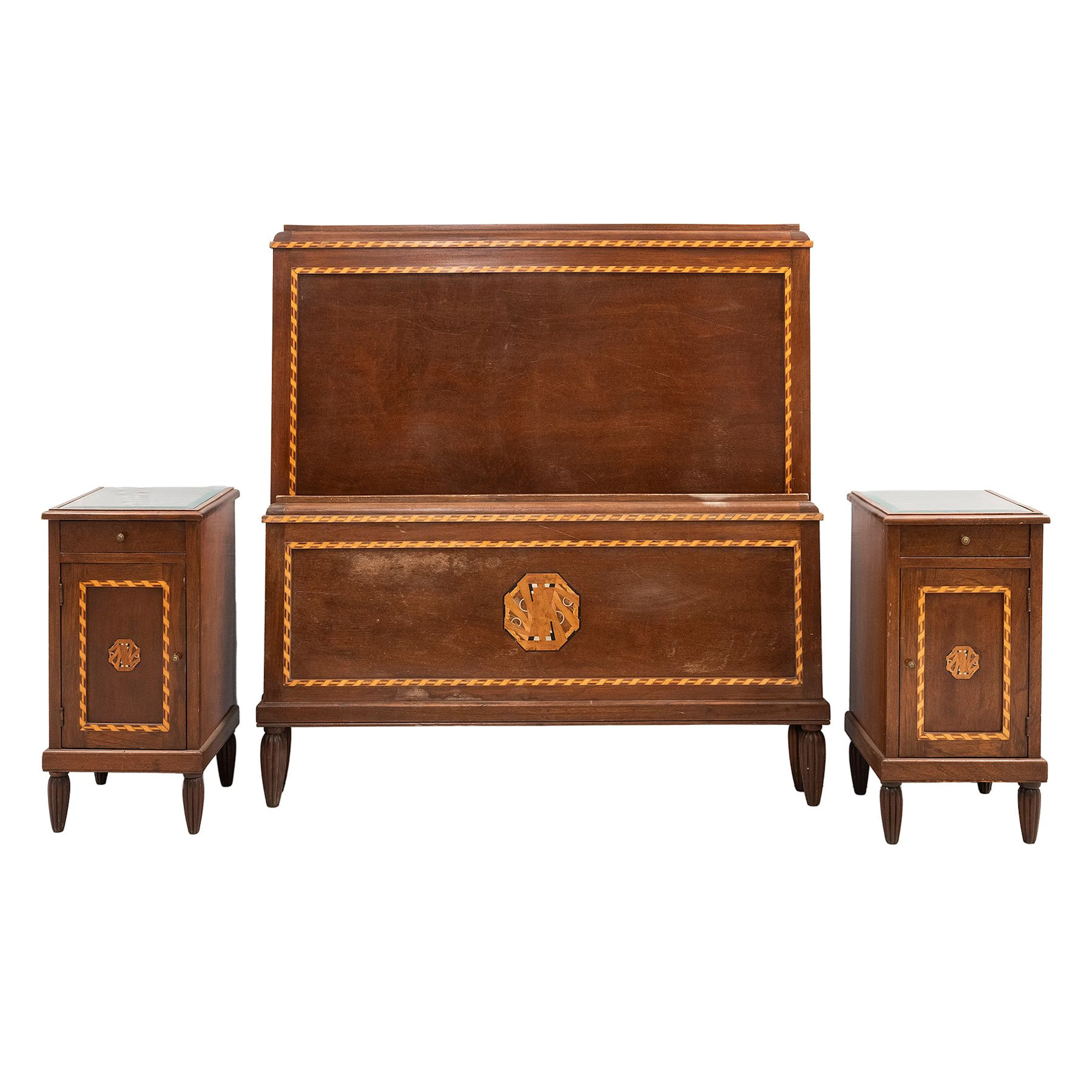 CAMA Y PAR DE BURÓS ORIGEN EUROPEO SIGLO XX Estilo Luis XVI Elaborada