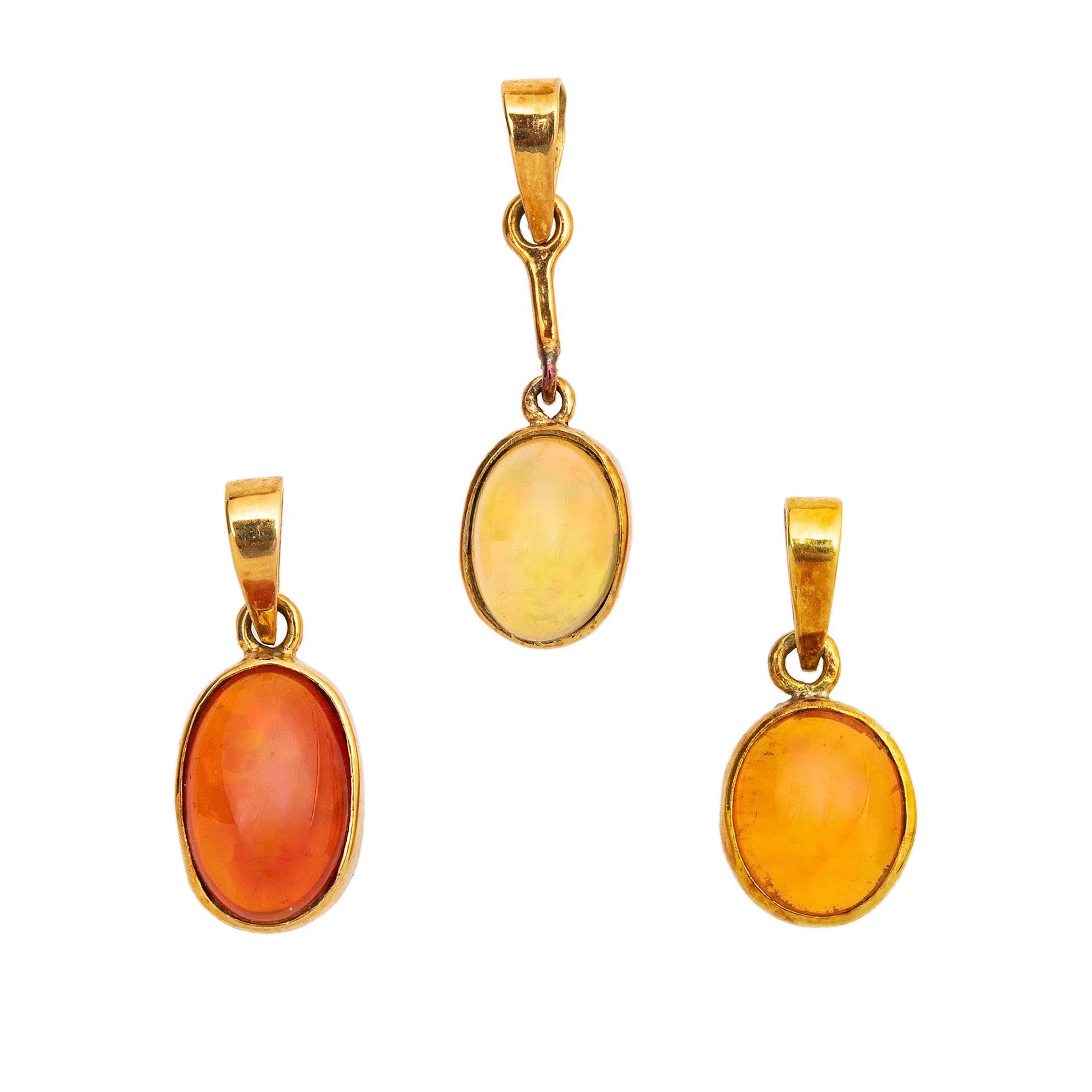 TRES PENDIENTES CON ÓPALOS EN ORO AMARILLO DE 16K Y 18K