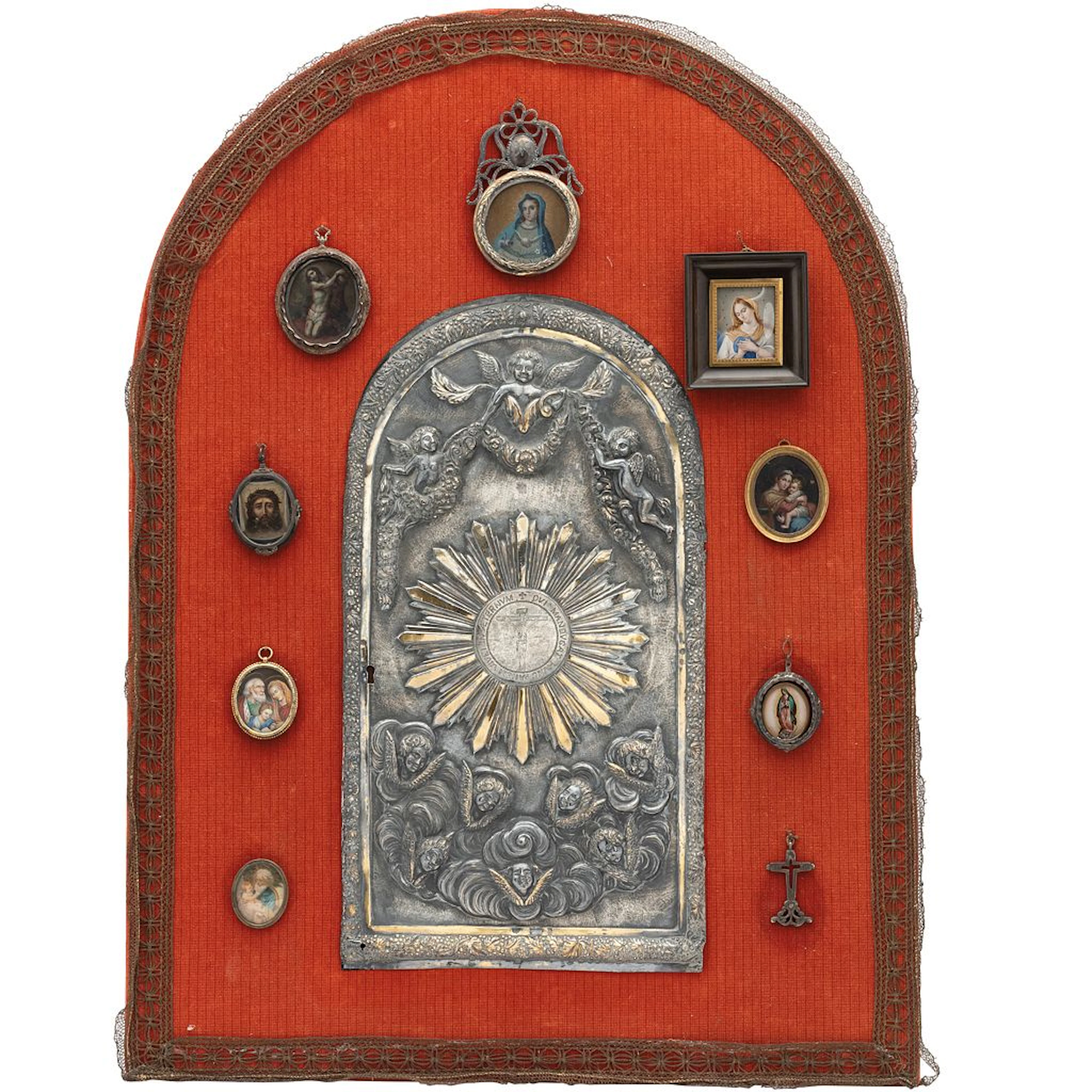 PUERTA DE SAGRARIO Y NUEVE MEDALLONES RELICARIOS MÉXICO, S XIX Y XX