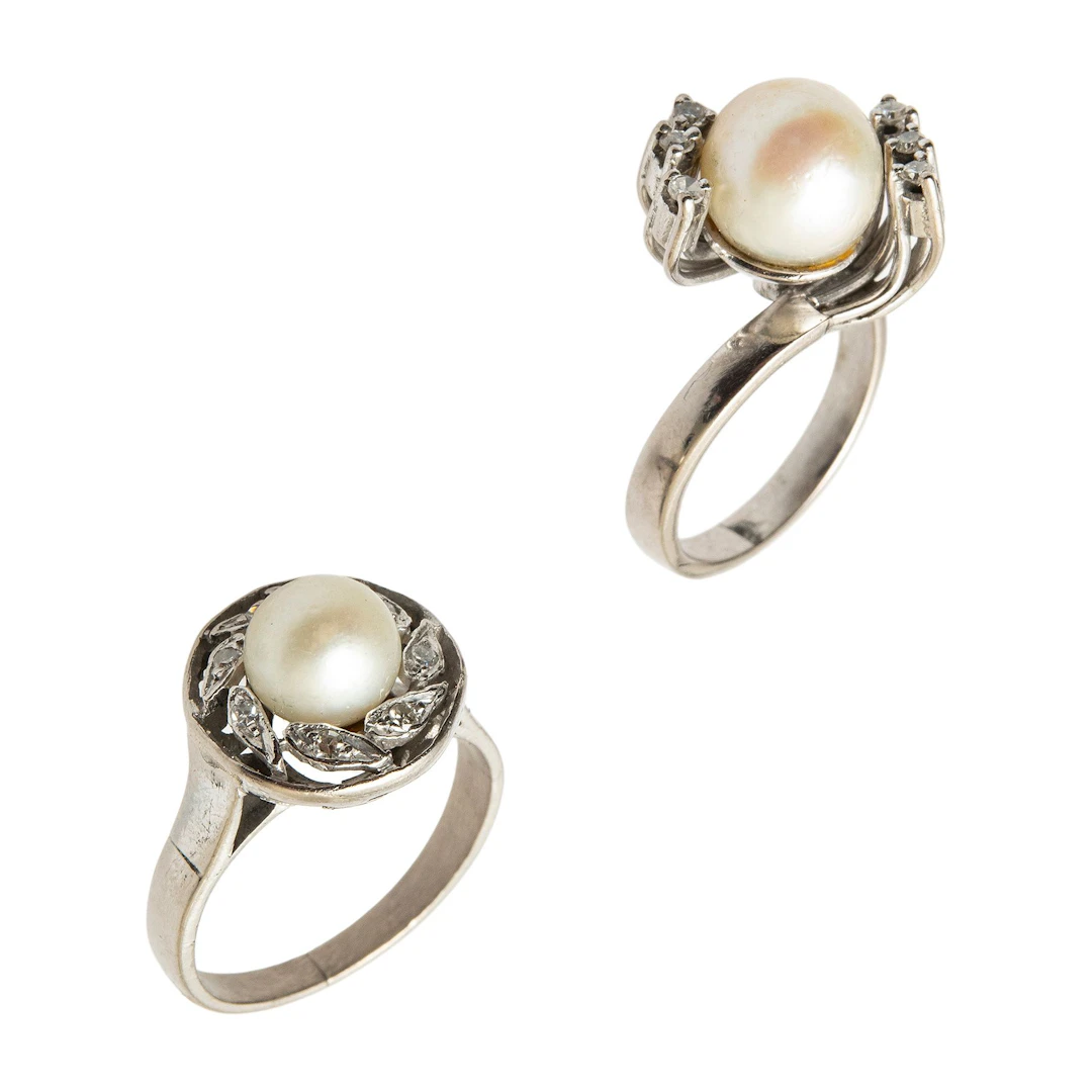 DOS ANILLOS CON PERLAS CULTIVADAS Y DIAMANTES EN PLATA PALADIO