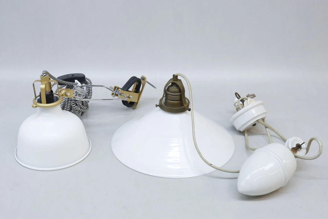 Skomakarlampa med hissfunktion samt vägglampa, metall