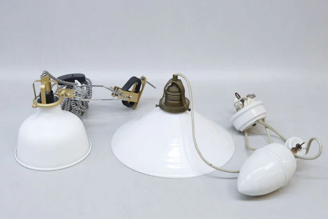 Skomakarlampa med hissfunktion samt vägglampa, metall