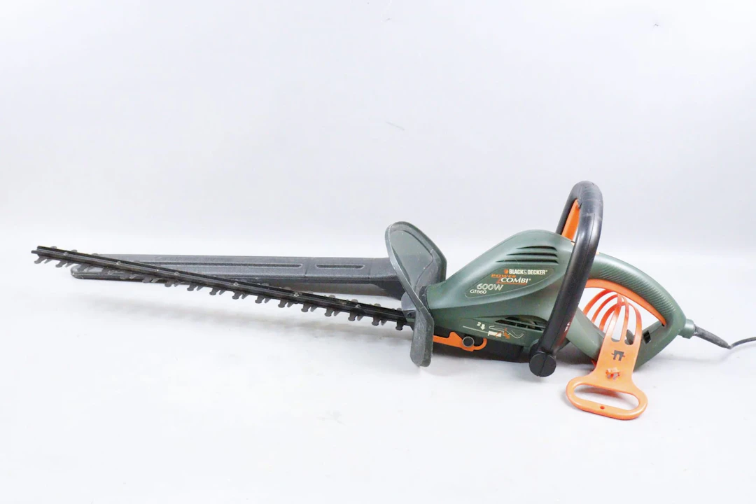 Häcksax, Black & Decker GT660, eldriven