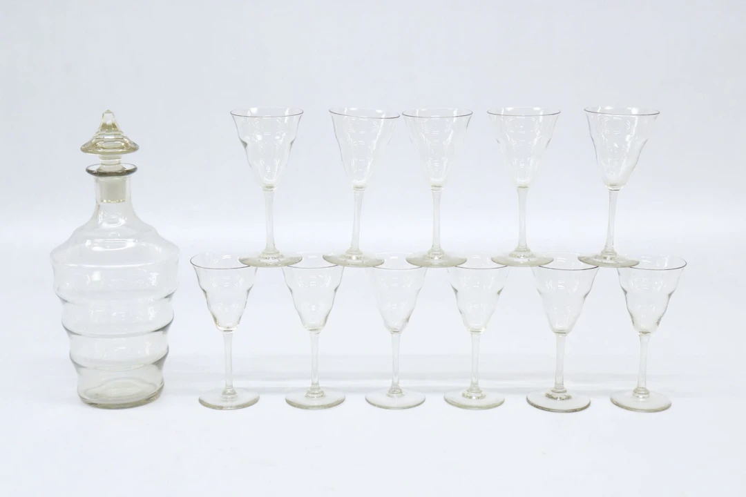 Karaff med snapsglas, 12st, "Fylgia", Gerda Strömberg, Eda Glasbruk, signerade