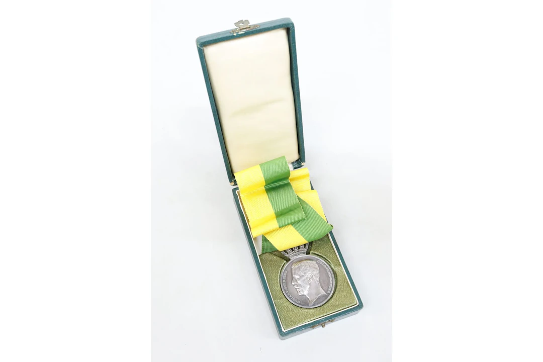 Förtjänstmedalj, silver, vikt 36 gram